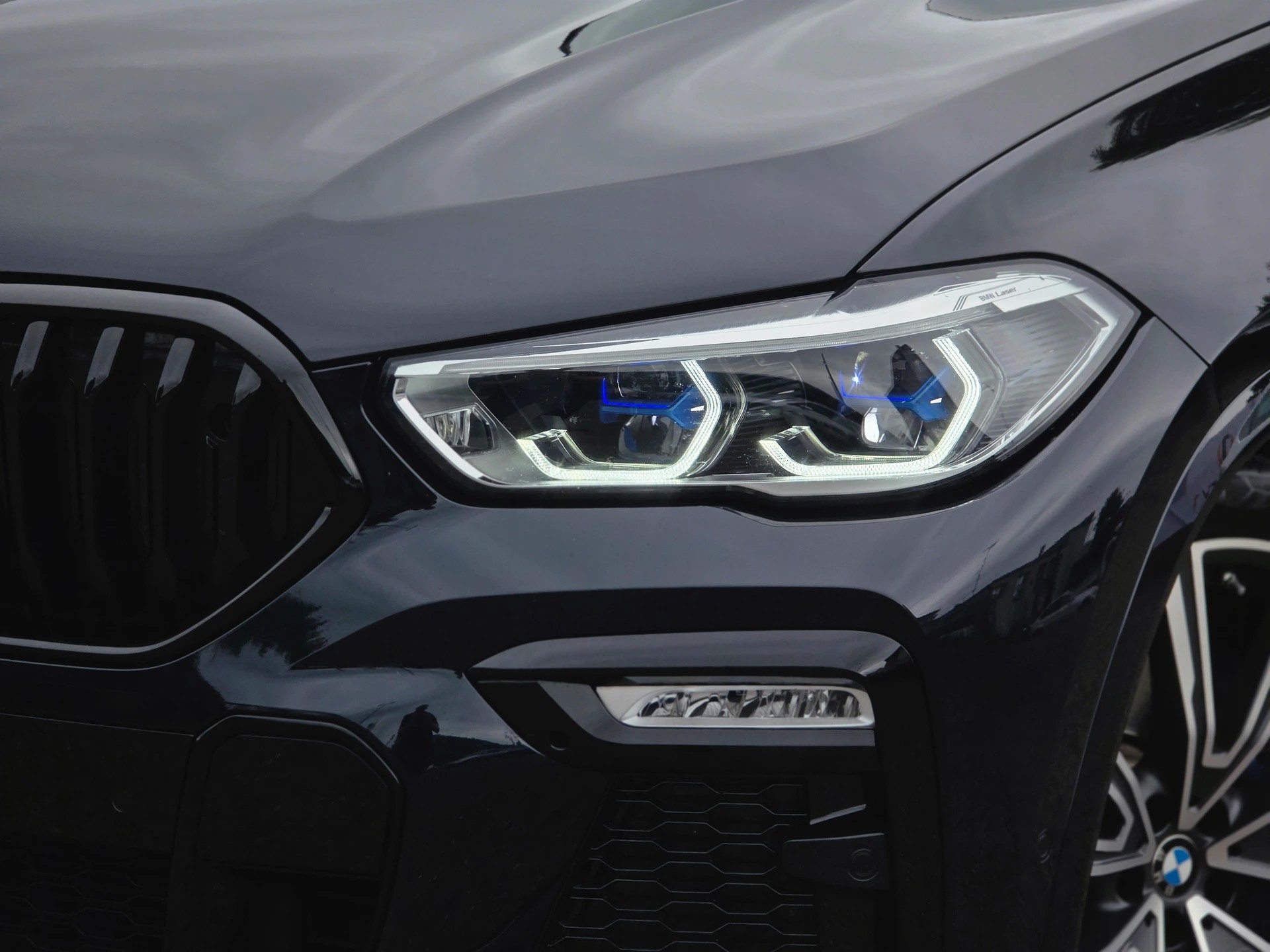 BMW X6 xDrive 48V 40d Steptronic M Sport ** Vollausstattung ** 22Zoll **-showroom-element-1