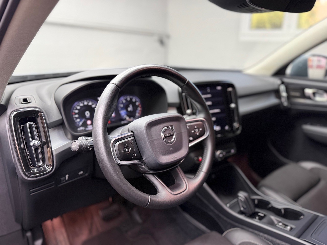 VOLVO XC40 T4 AWD Momentum Geartronic | CH-Auto | 1.Hand | ACC | Gratis Service-image-15
