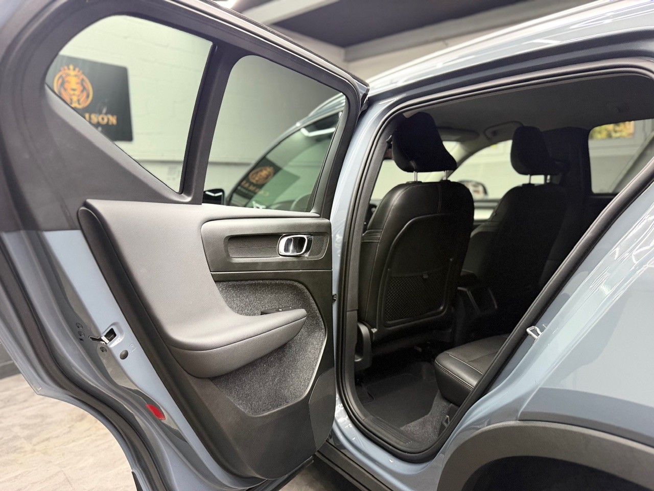 VOLVO XC40 T4 AWD Momentum Geartronic | CH-Auto | 1.Hand | ACC | Gratis Service-image-18
