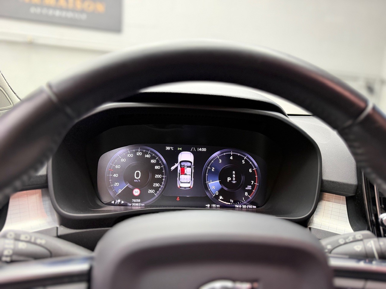 VOLVO XC40 T4 AWD Momentum Geartronic | CH-Auto | 1.Hand | ACC | Gratis Service-image-16