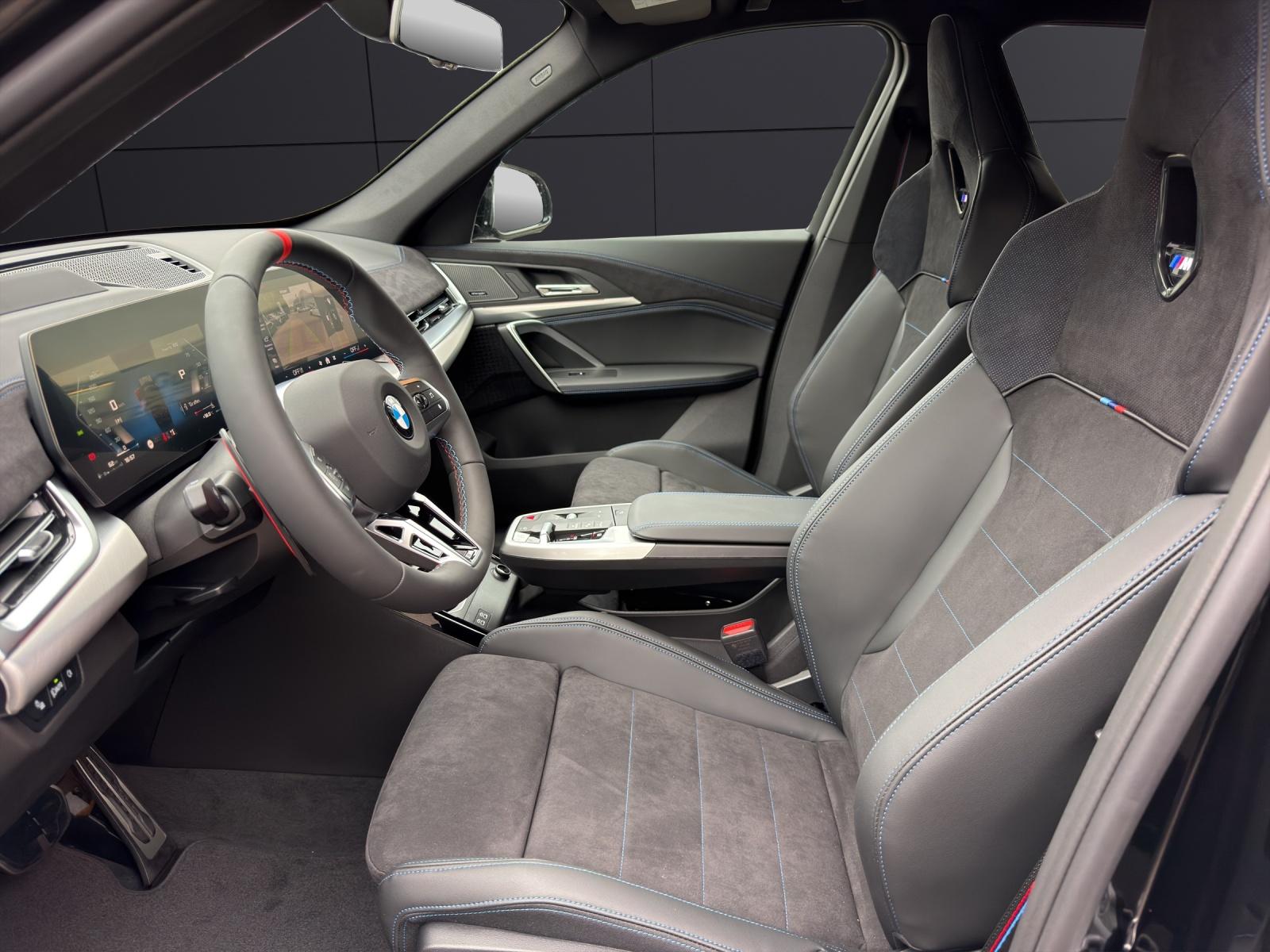 BMW X1 U11 M35i-showroom-element-1