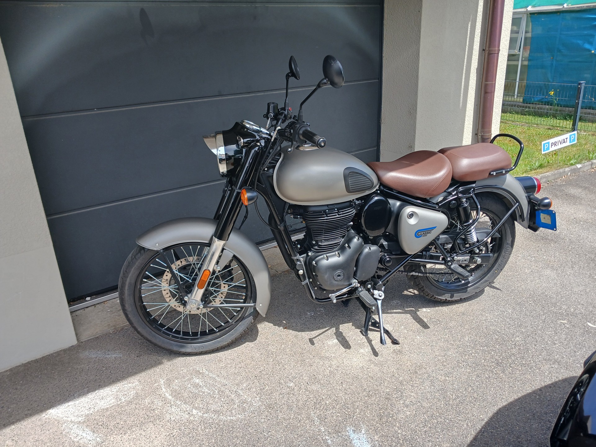 ROYAL ENFIELD Classic 350 Dark-image-0