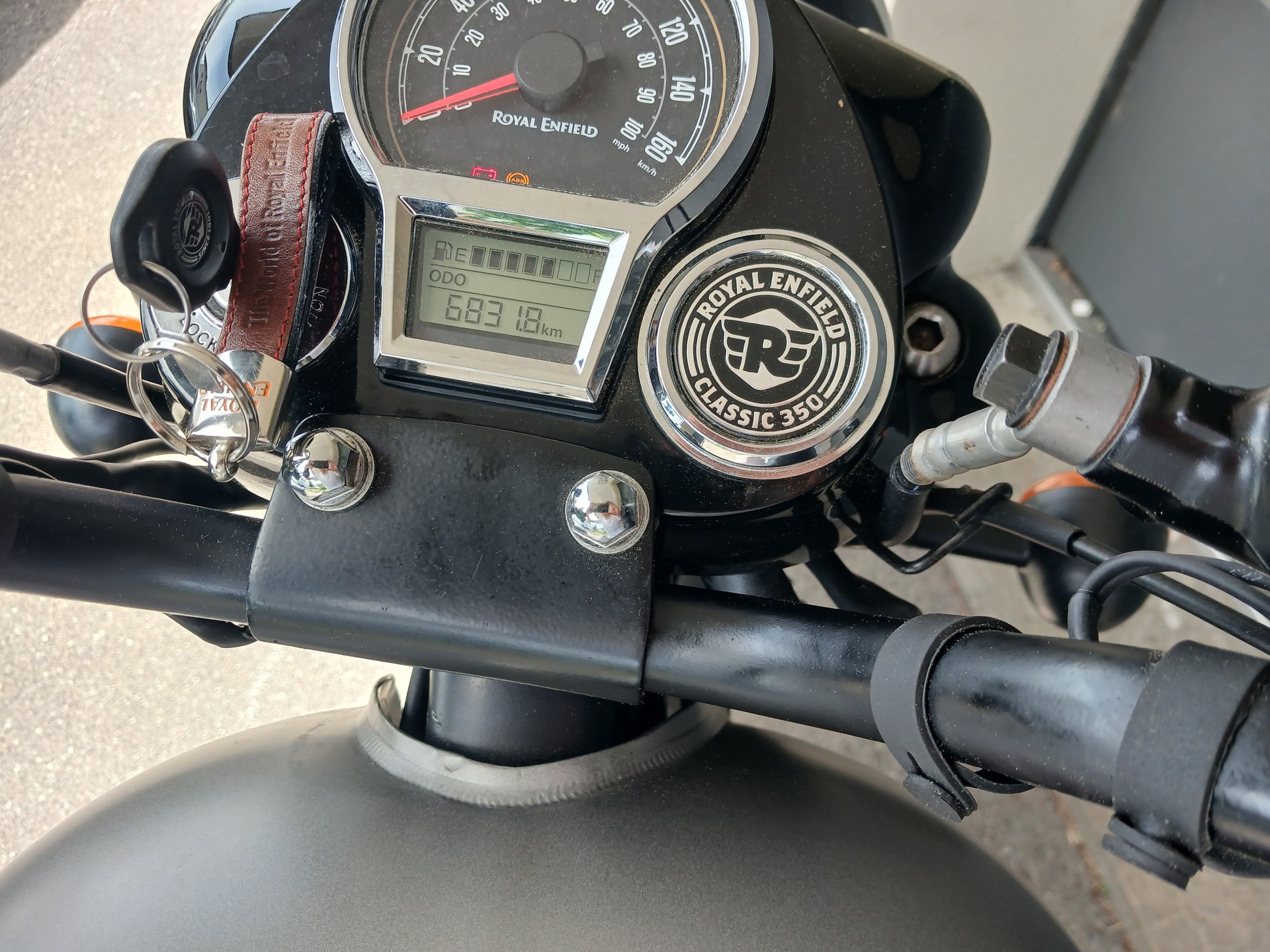 ROYAL ENFIELD Classic 350 Dark-image-5