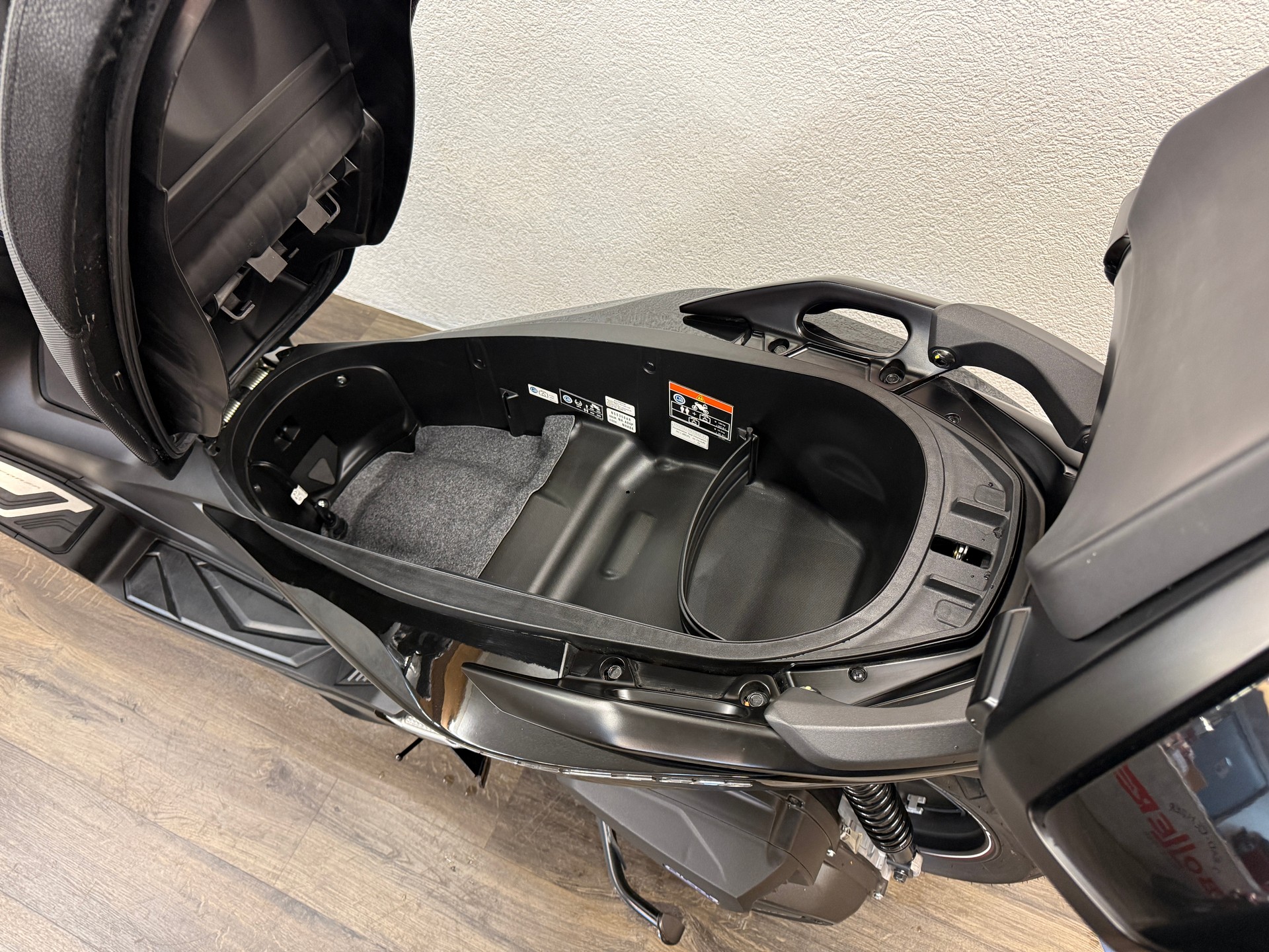 HONDA NSS 350 Smart Top Box-image-9