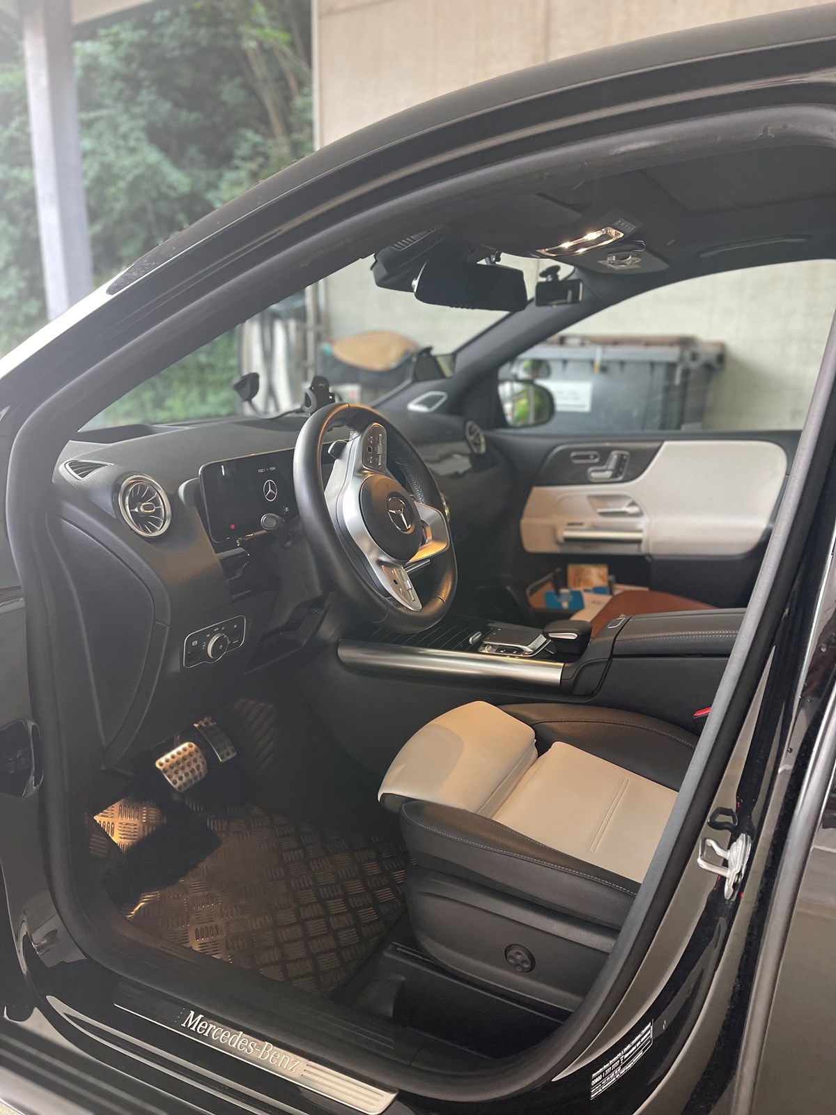 MERCEDES-BENZ B 200 AMG Line 7G-DCT-image-3