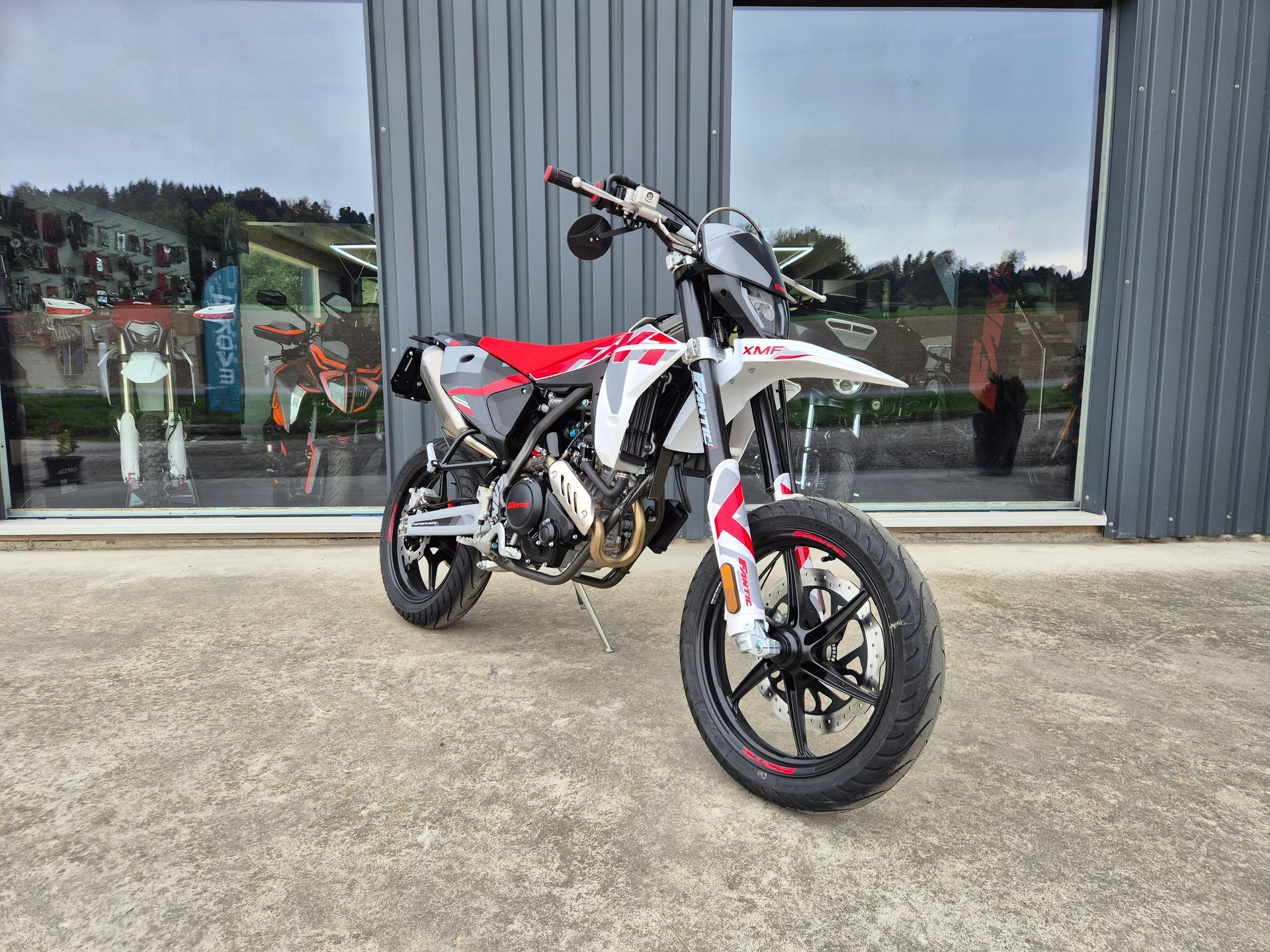 FANTIC XMF 125 Motard-image-1