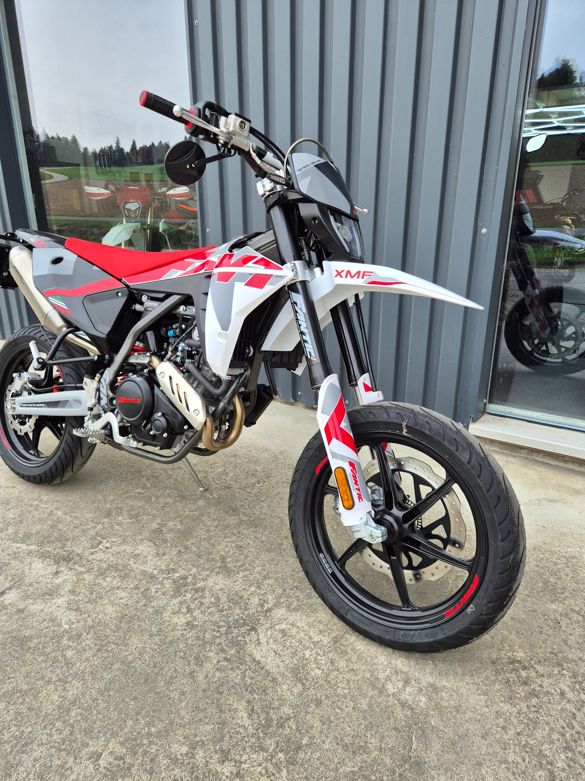 FANTIC XMF 125 Motard-image-4