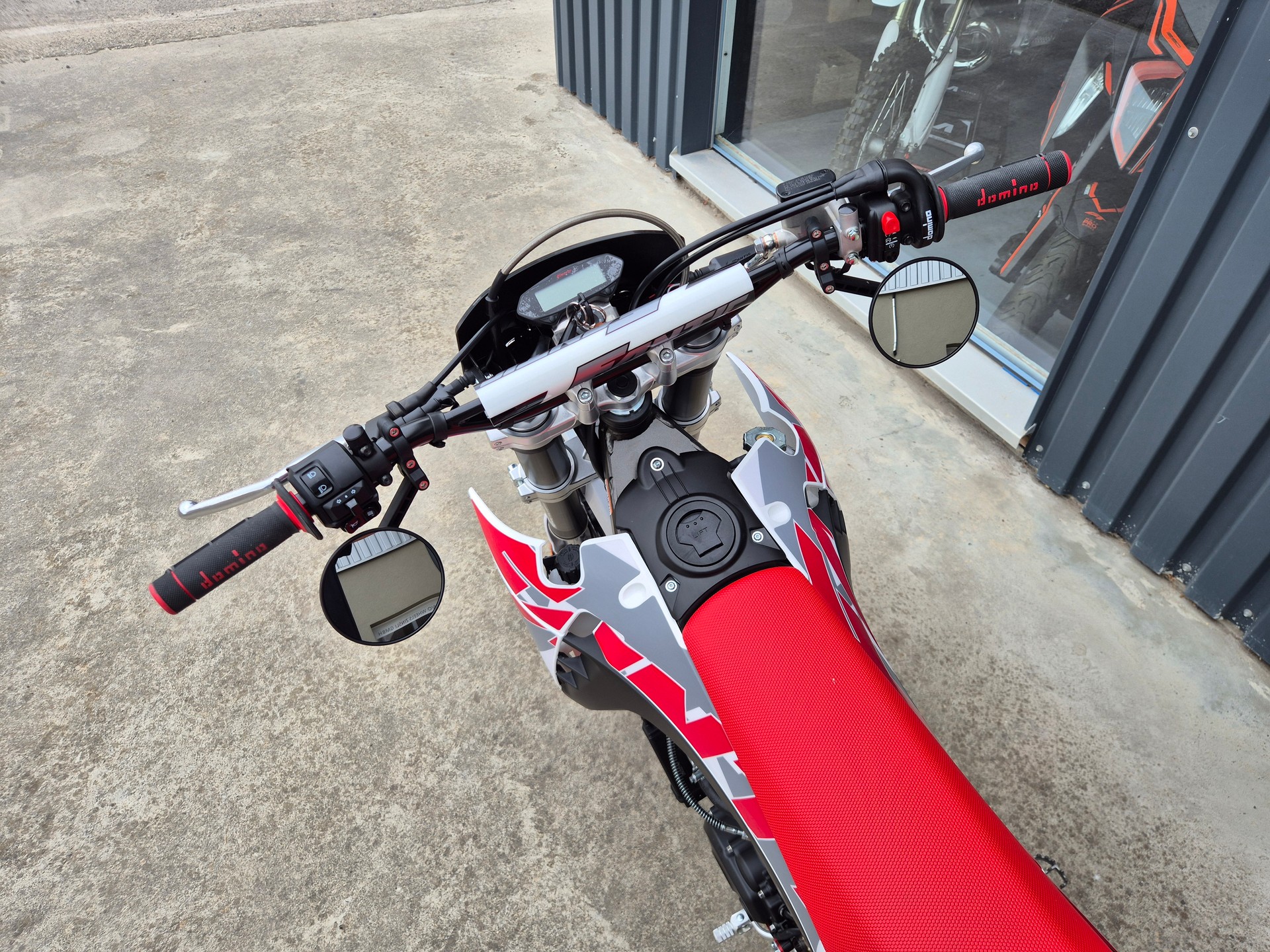 FANTIC XMF 125 Motard-image-12