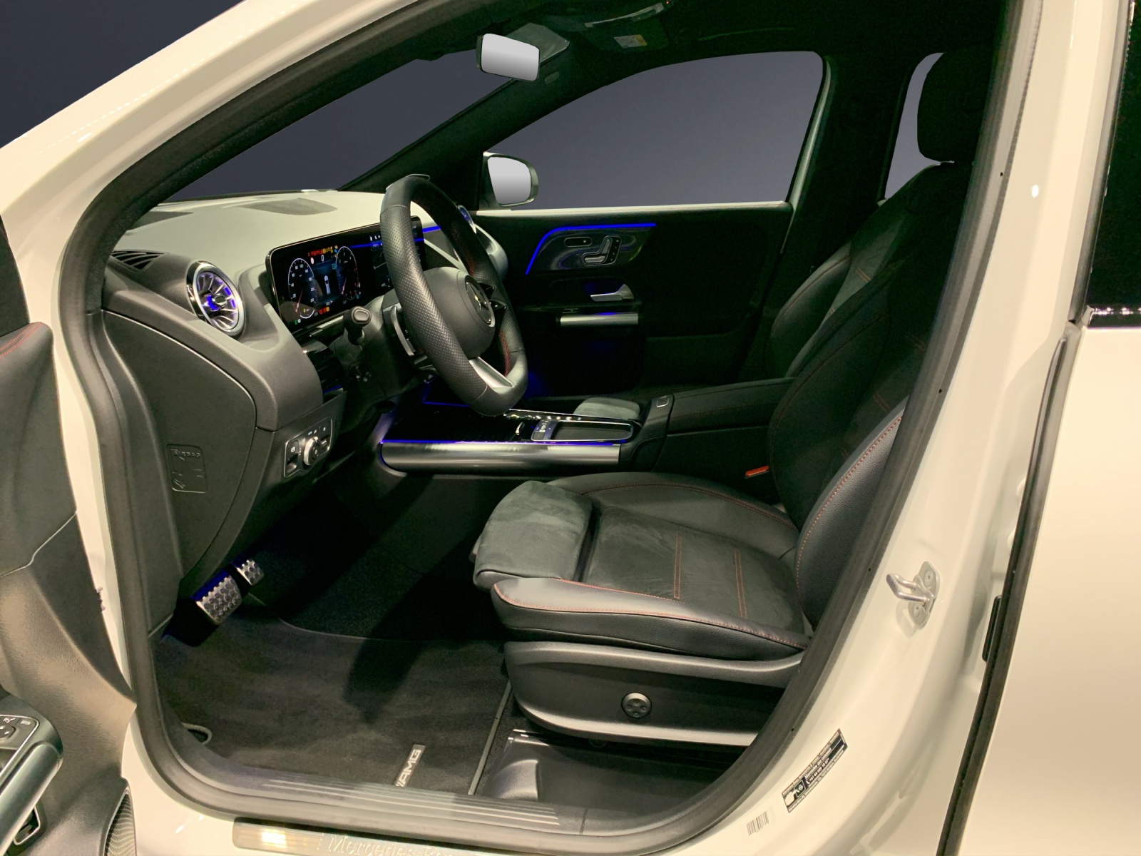 MERCEDES-BENZ GLA 220d 4Matic 8G-DCT-image-5