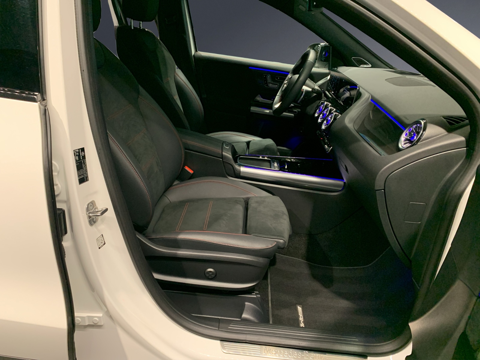 MERCEDES-BENZ GLA 220d 4Matic 8G-DCT-image-6