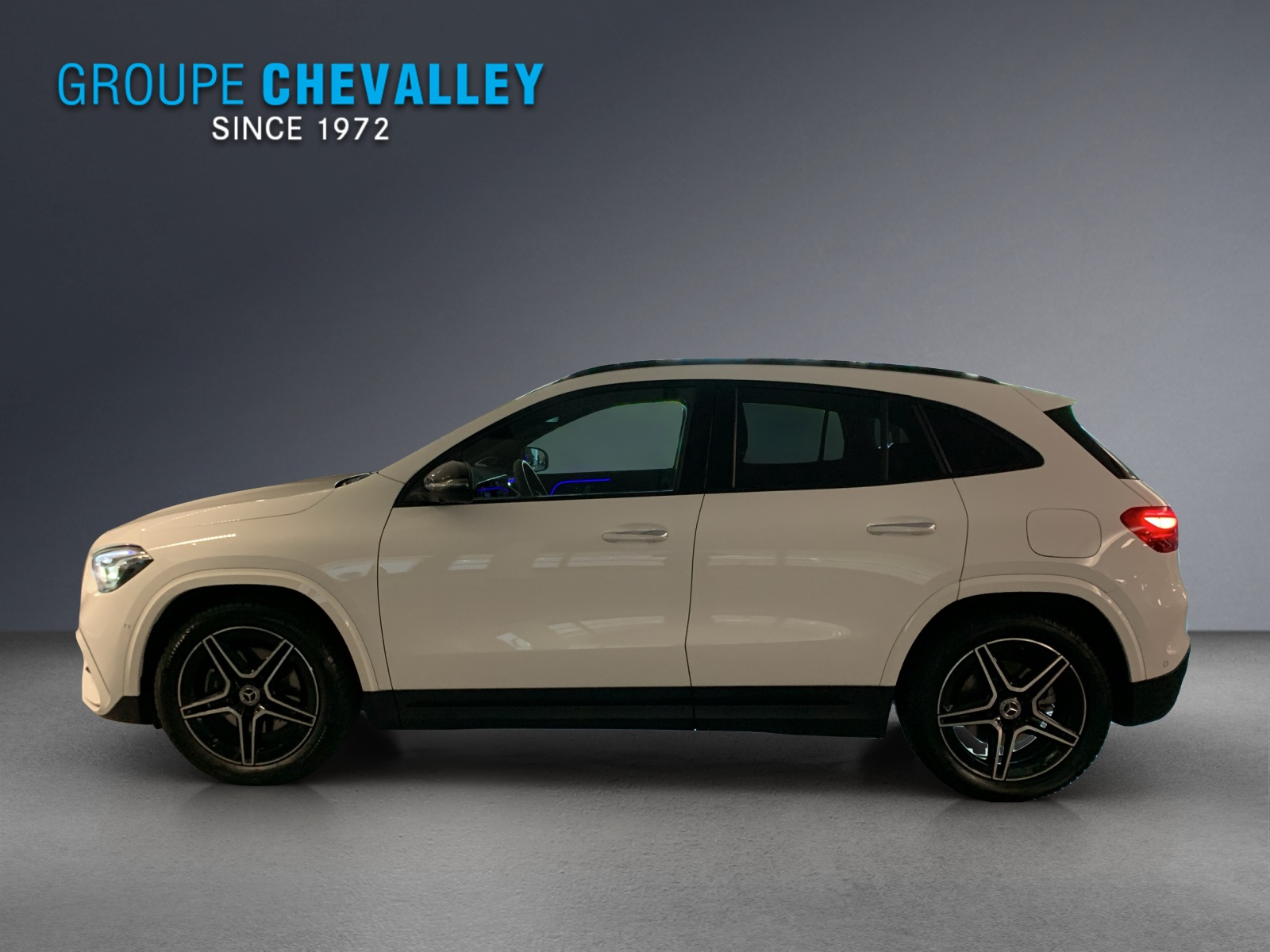 MERCEDES-BENZ GLA 220d 4Matic 8G-DCT-showroom-element-3
