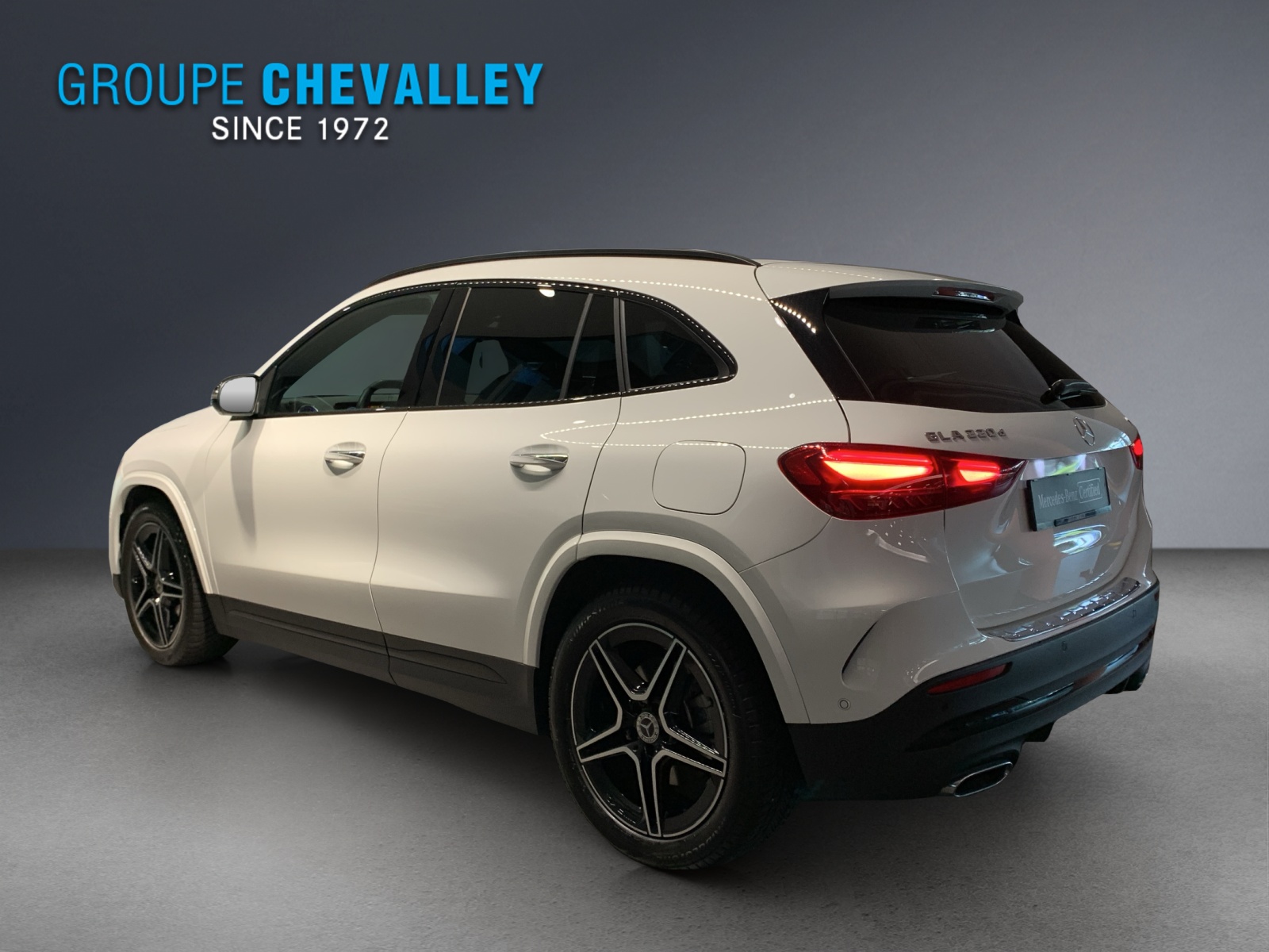 MERCEDES-BENZ GLA 220d 4Matic 8G-DCT-showroom-element-2