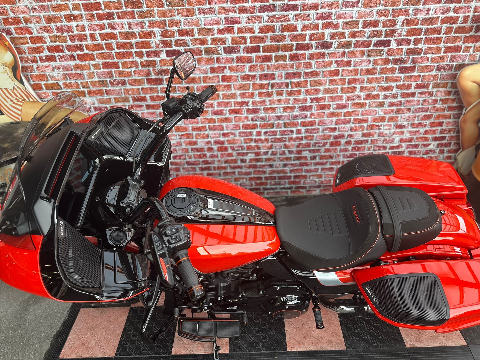 HARLEY-DAVIDSON FLTRXSE Road Glide 121 CVO-image-4