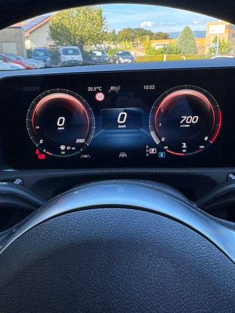 MERCEDES-BENZ CLA Shooting Brake 250 4Matic 7G-DCT AMG Line-image-14