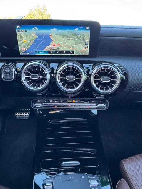MERCEDES-BENZ CLA Shooting Brake 250 4Matic 7G-DCT AMG Line-image-16