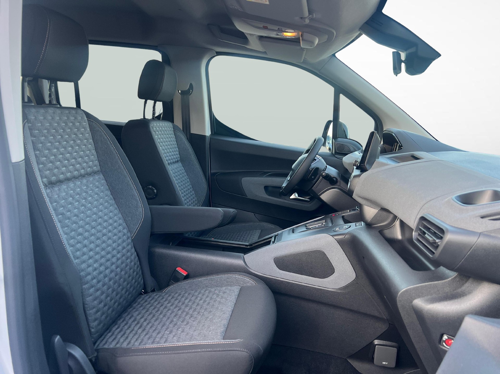 PEUGEOT Rifter Long 1.5 BlueHDi 130 GT-image-10