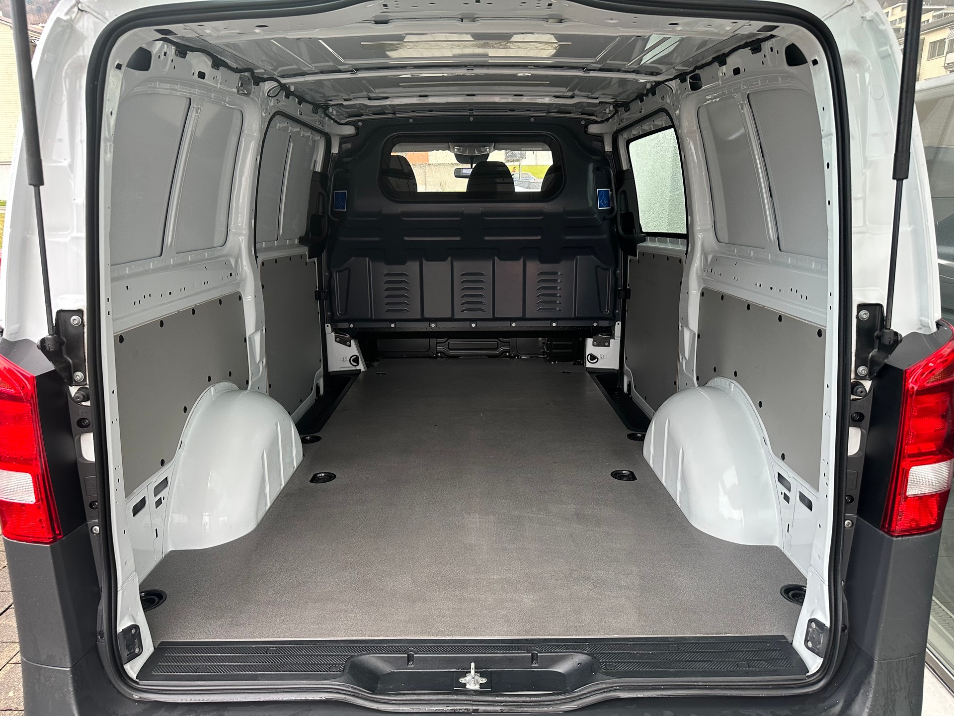 MERCEDES-BENZ Vito 110 CDI Lang Pro-image-12