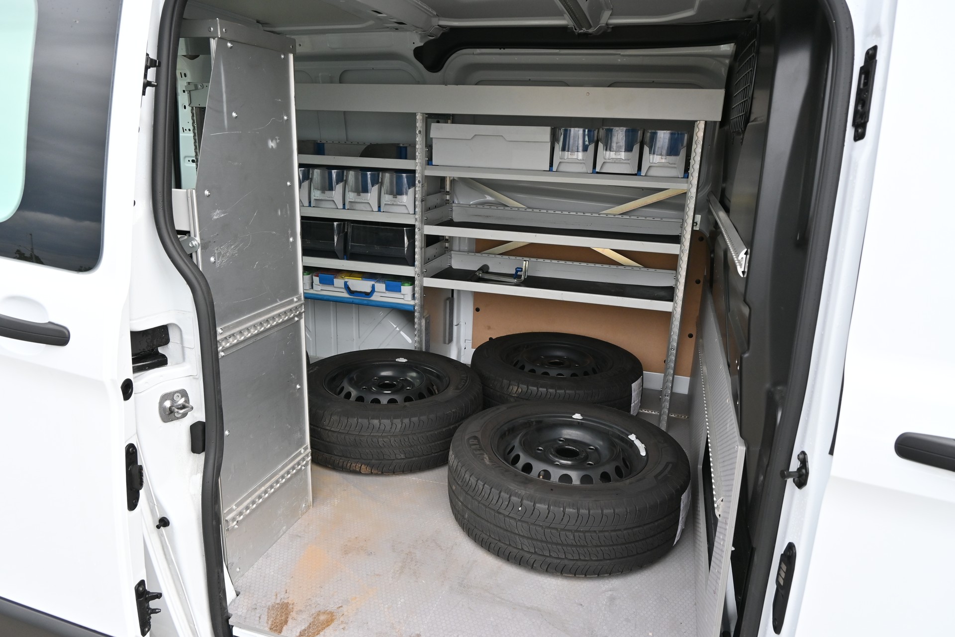 FORD Transit Custom Van 320 L1H1 Basis 3-Plätzer + Einrichtung-image-9