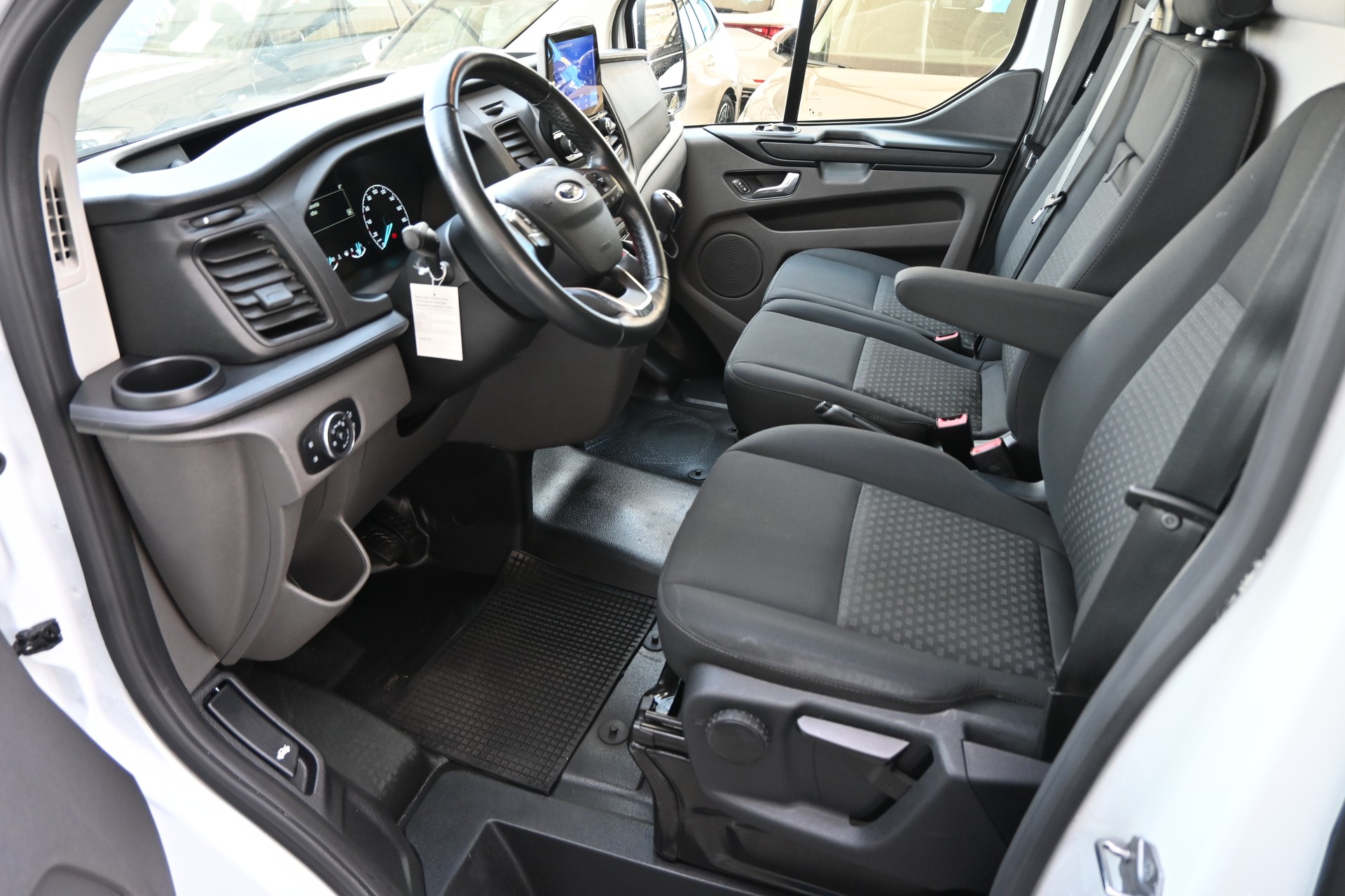 FORD Transit Custom Van 320 L1H1 Basis 3-Plätzer + Einrichtung-image-12