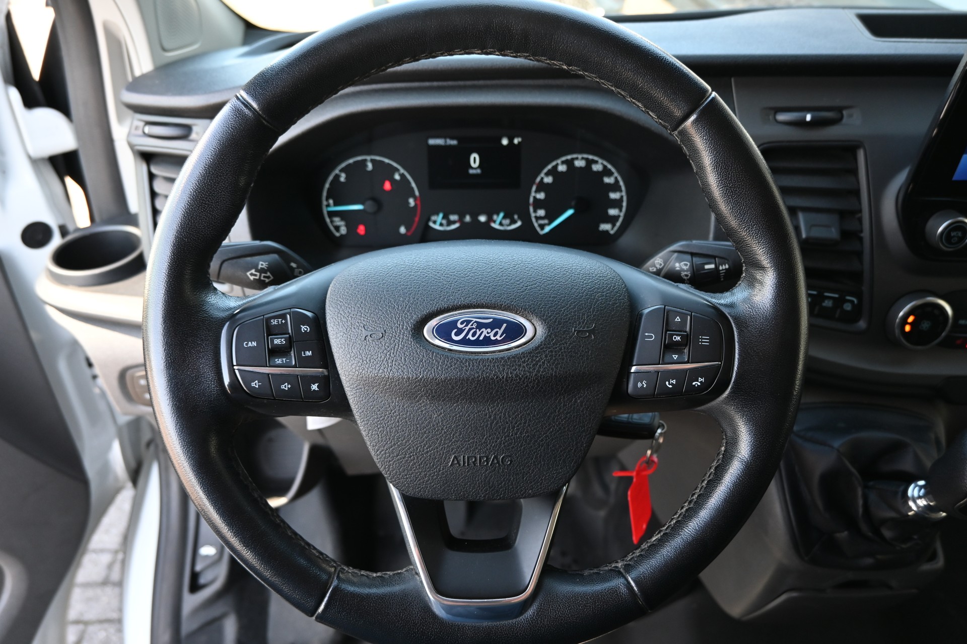 FORD Transit Custom Van 320 L1H1 Basis 3-Plätzer + Einrichtung-image-16