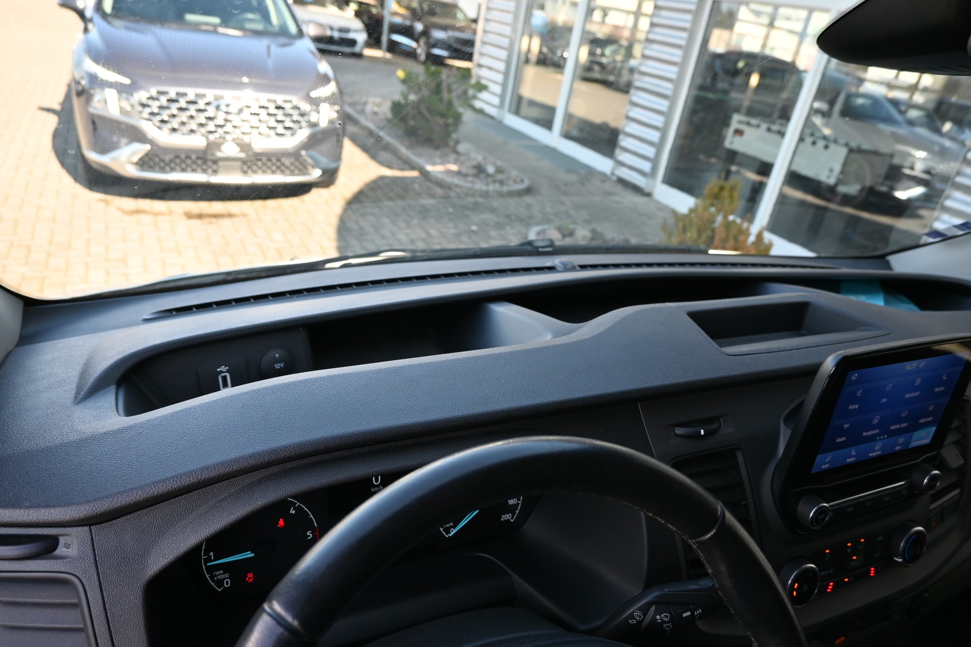 FORD Transit Custom Van 320 L1H1 Basis 3-Plätzer + Einrichtung-image-17