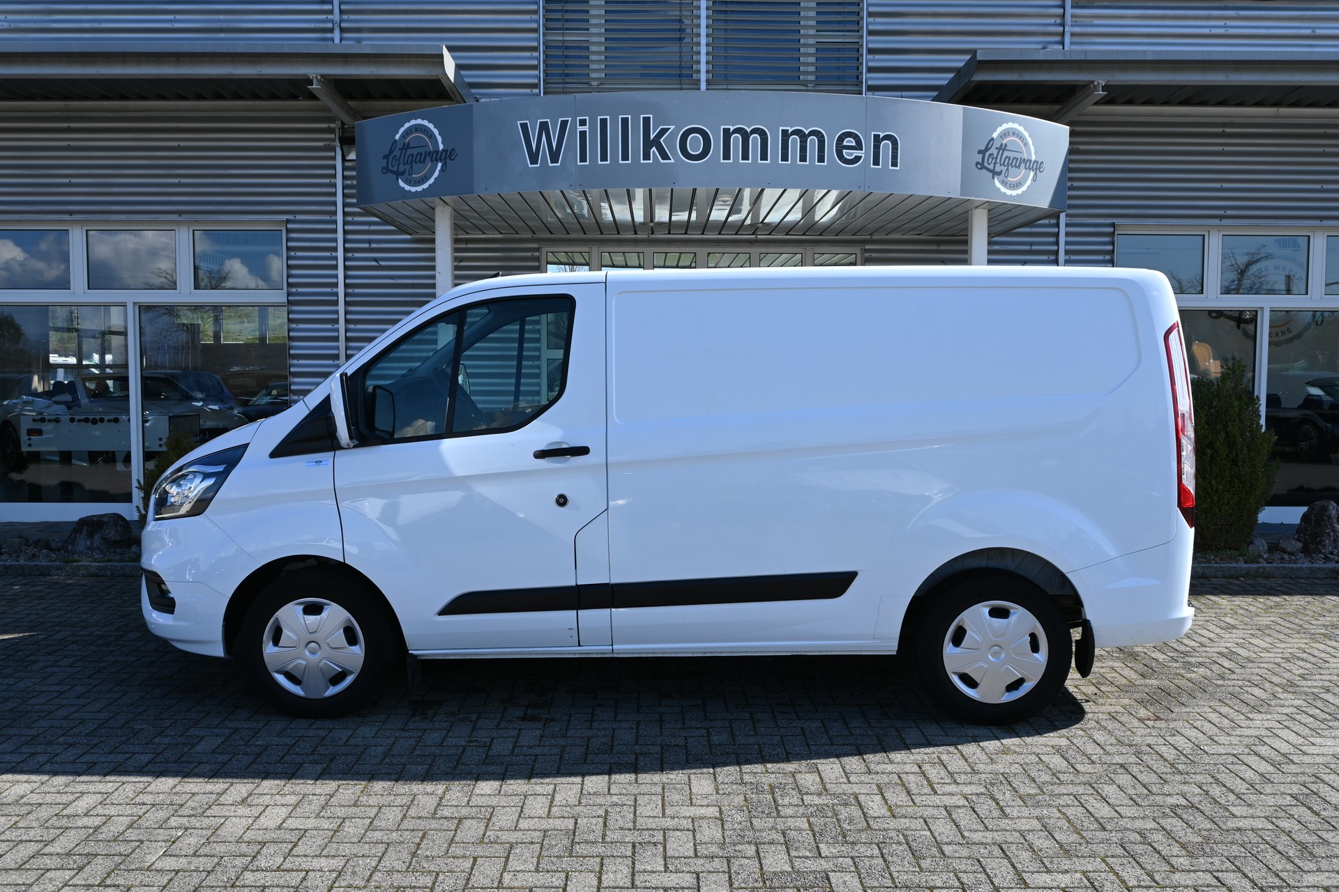 FORD Transit Custom Van 320 L1H1 Basis 3-Plätzer + Einrichtung-image-5