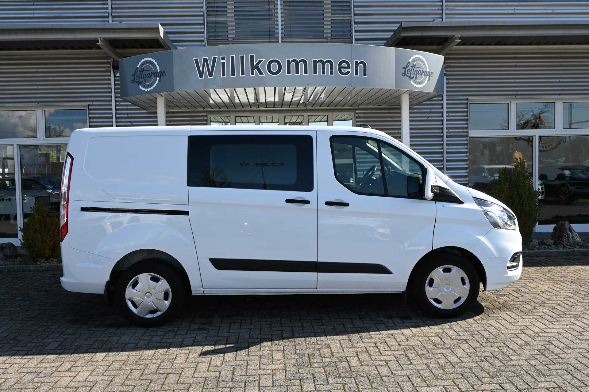 FORD Transit Custom Van 320 L1H1 Basis 3-Plätzer + Einrichtung-image-4