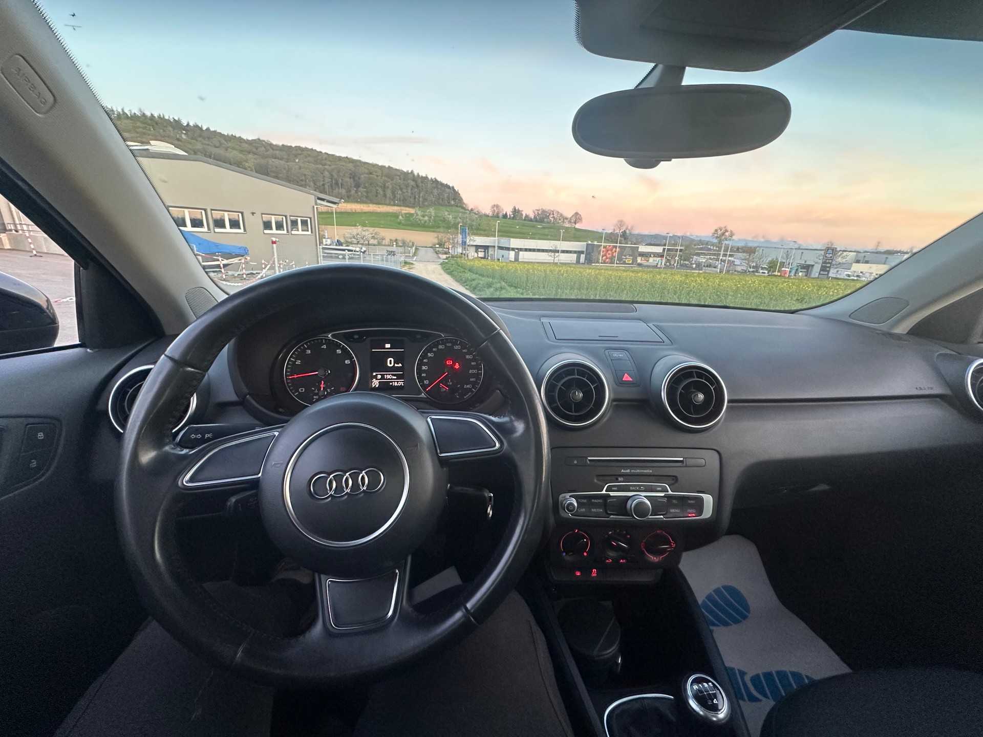 AUDI A1 Sportback 1.0 TFSI Sport-image-9