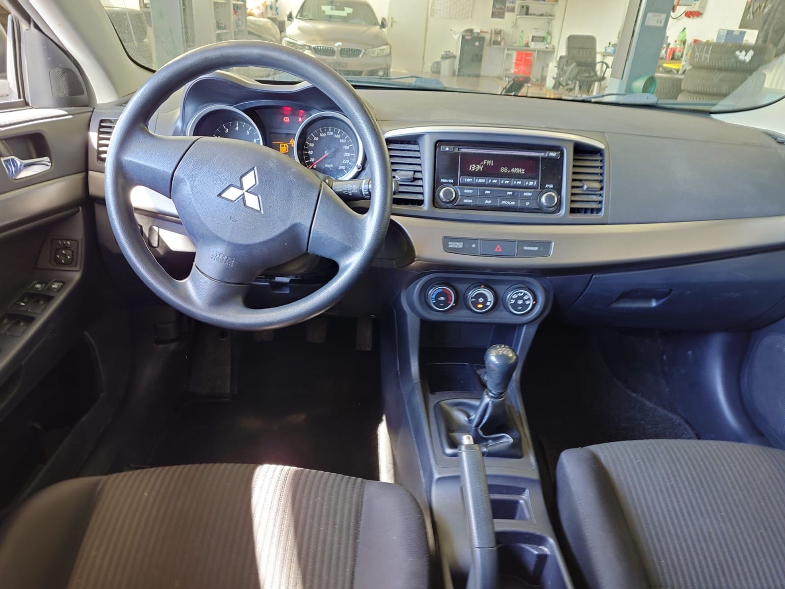 MITSUBISHI Lancer Sportback 1.6 Invite-image-5