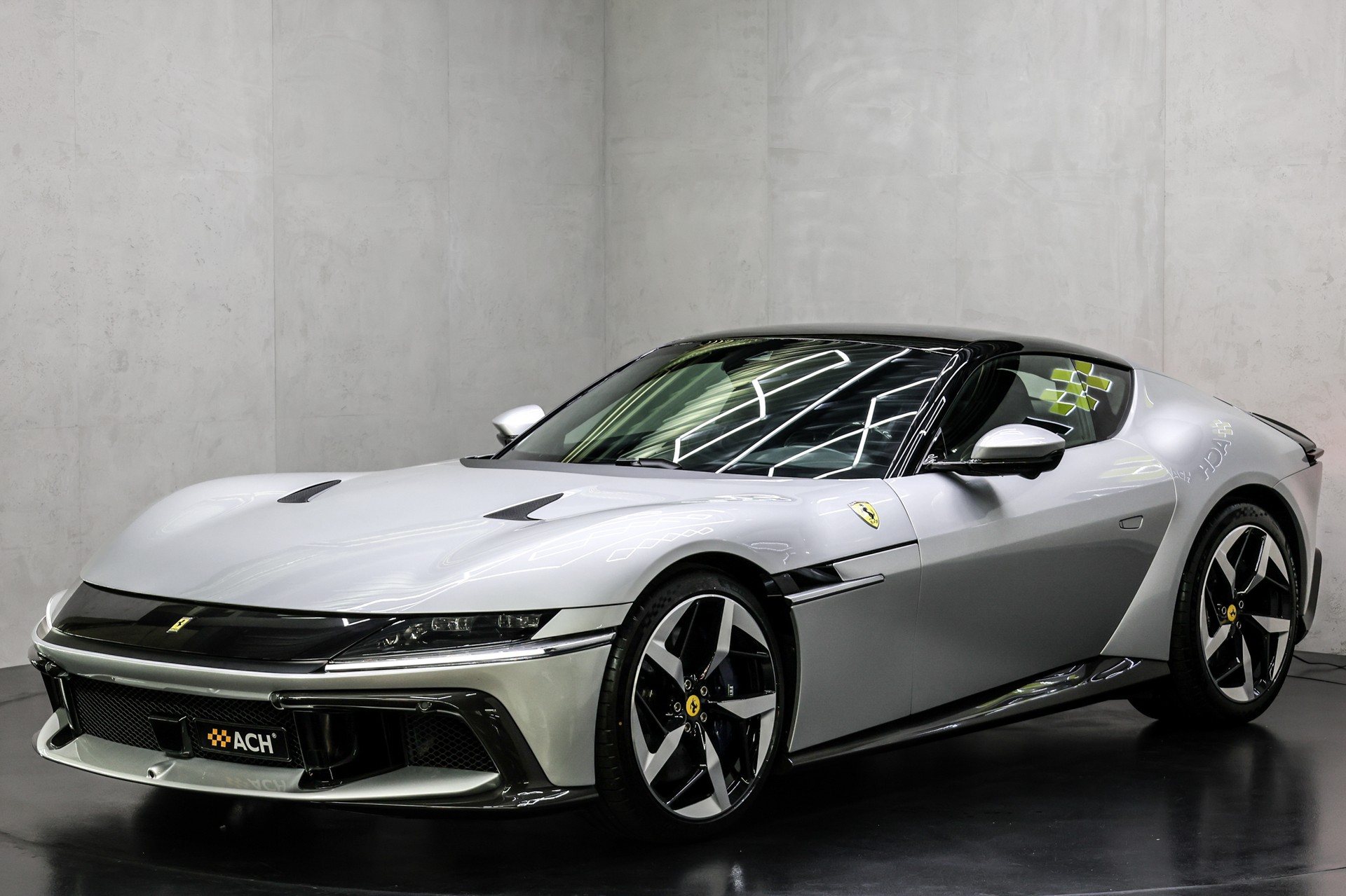 FERRARI 12 Cilindri 6.5-showroom-element-2