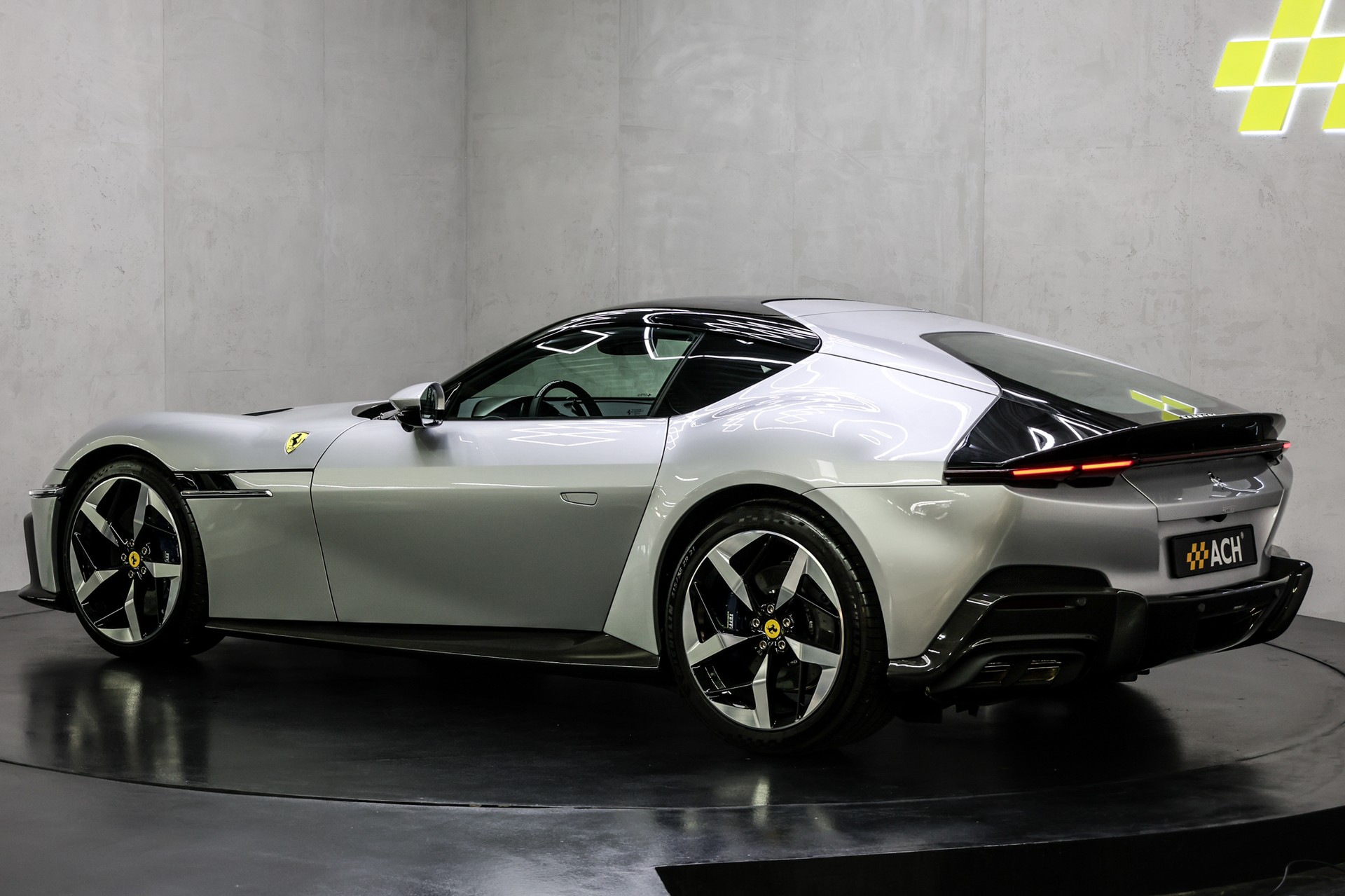 FERRARI 12 Cilindri 6.5-image-6