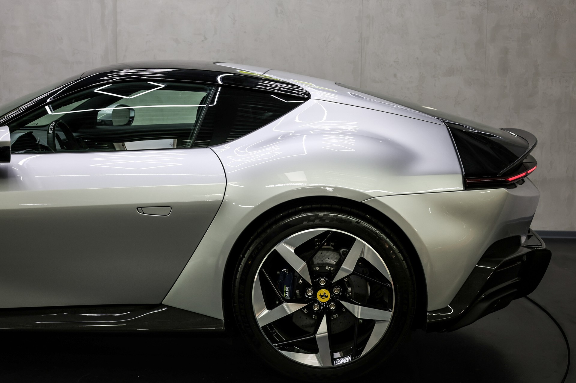 FERRARI 12 Cilindri 6.5-image-13