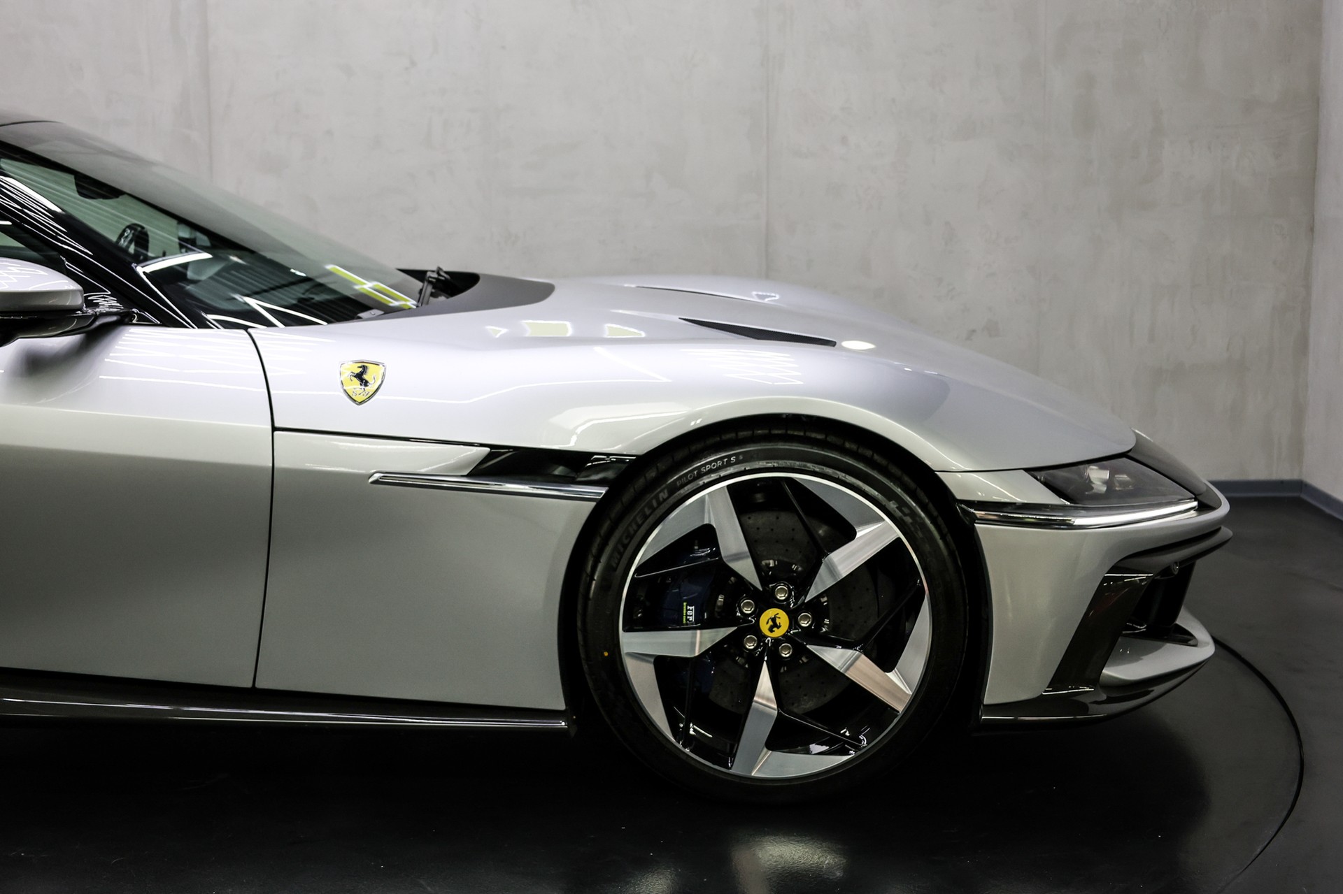 FERRARI 12 Cilindri 6.5-image-15
