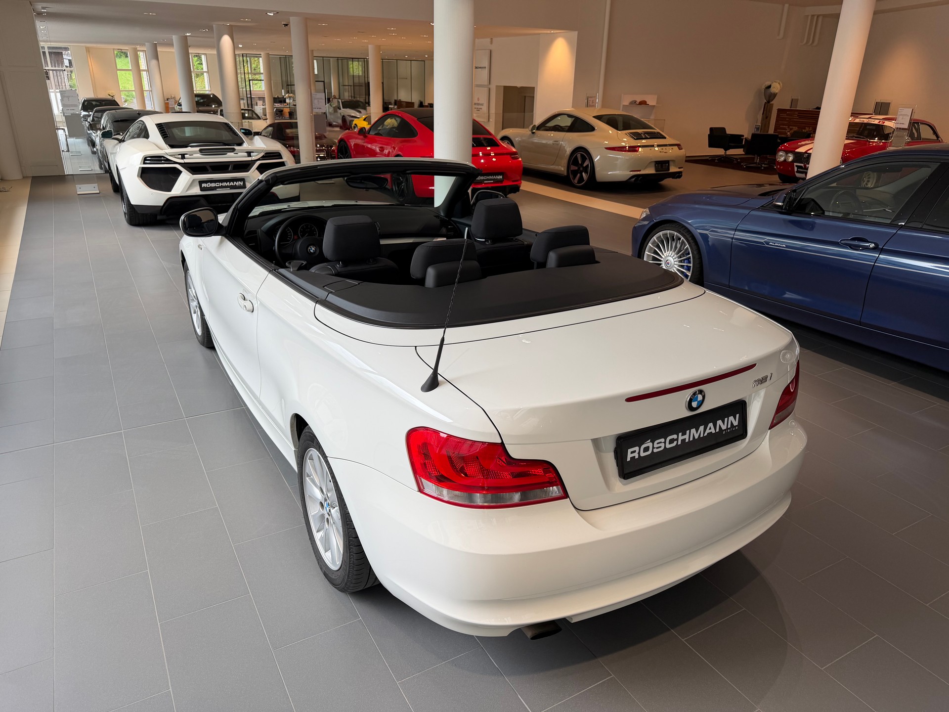 BMW 118i Cabrio-image-5