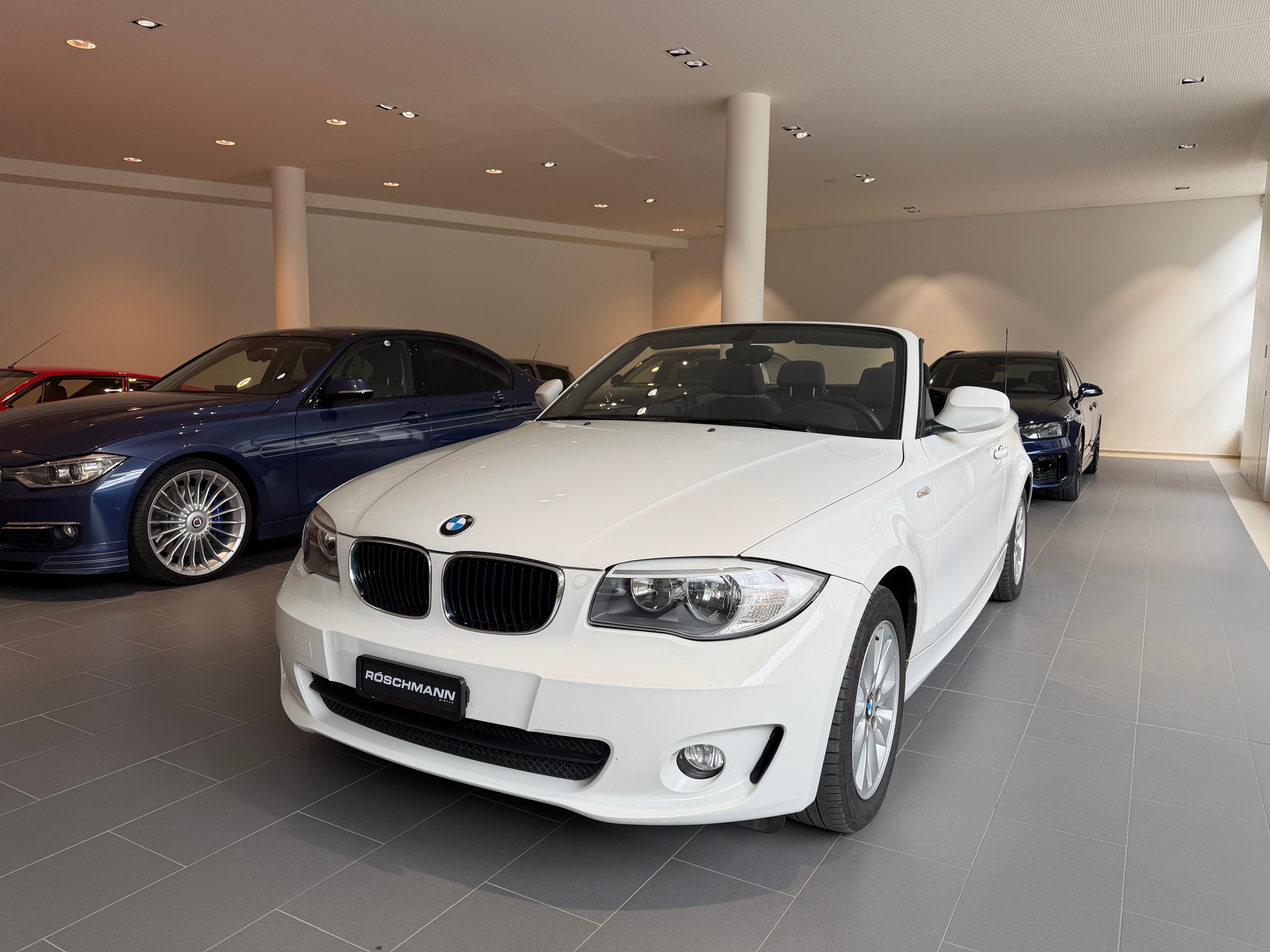 BMW 118i Cabrio-showroom-element-1