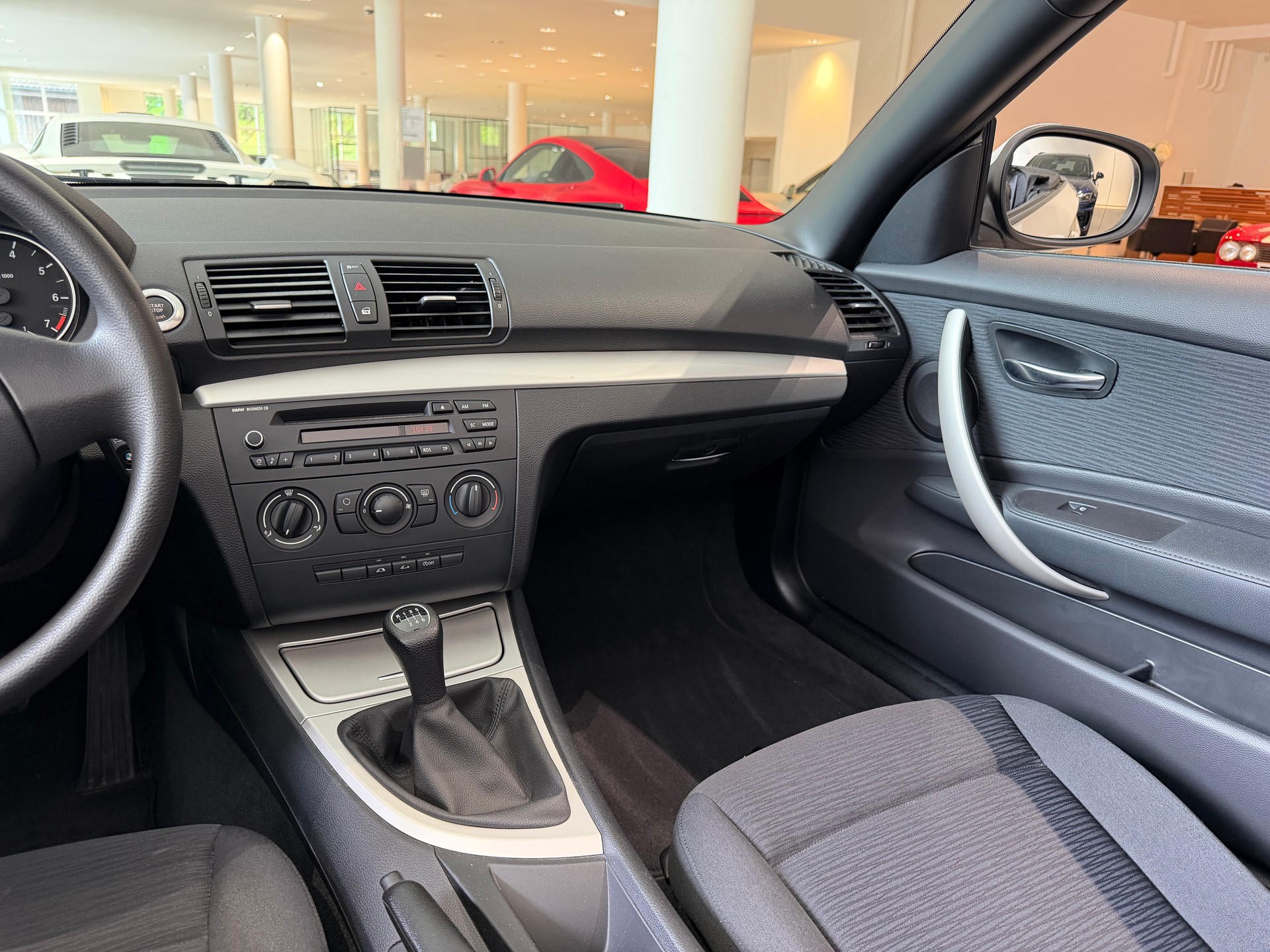BMW 118i Cabrio-image-15