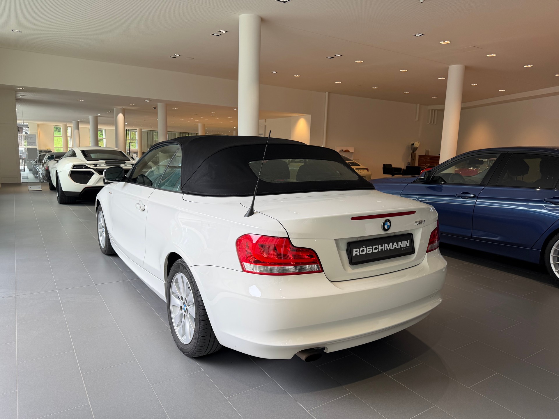 BMW 118i Cabrio-image-9