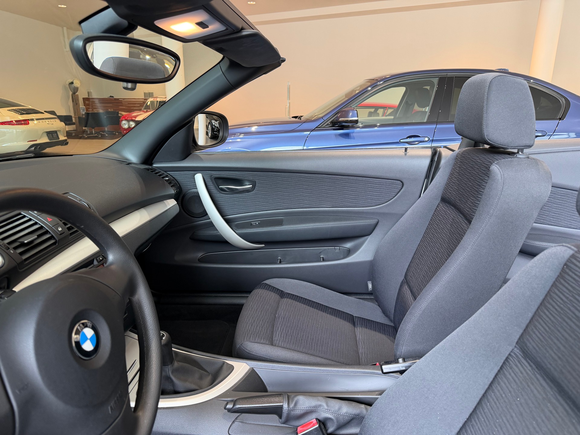 BMW 118i Cabrio-image-11