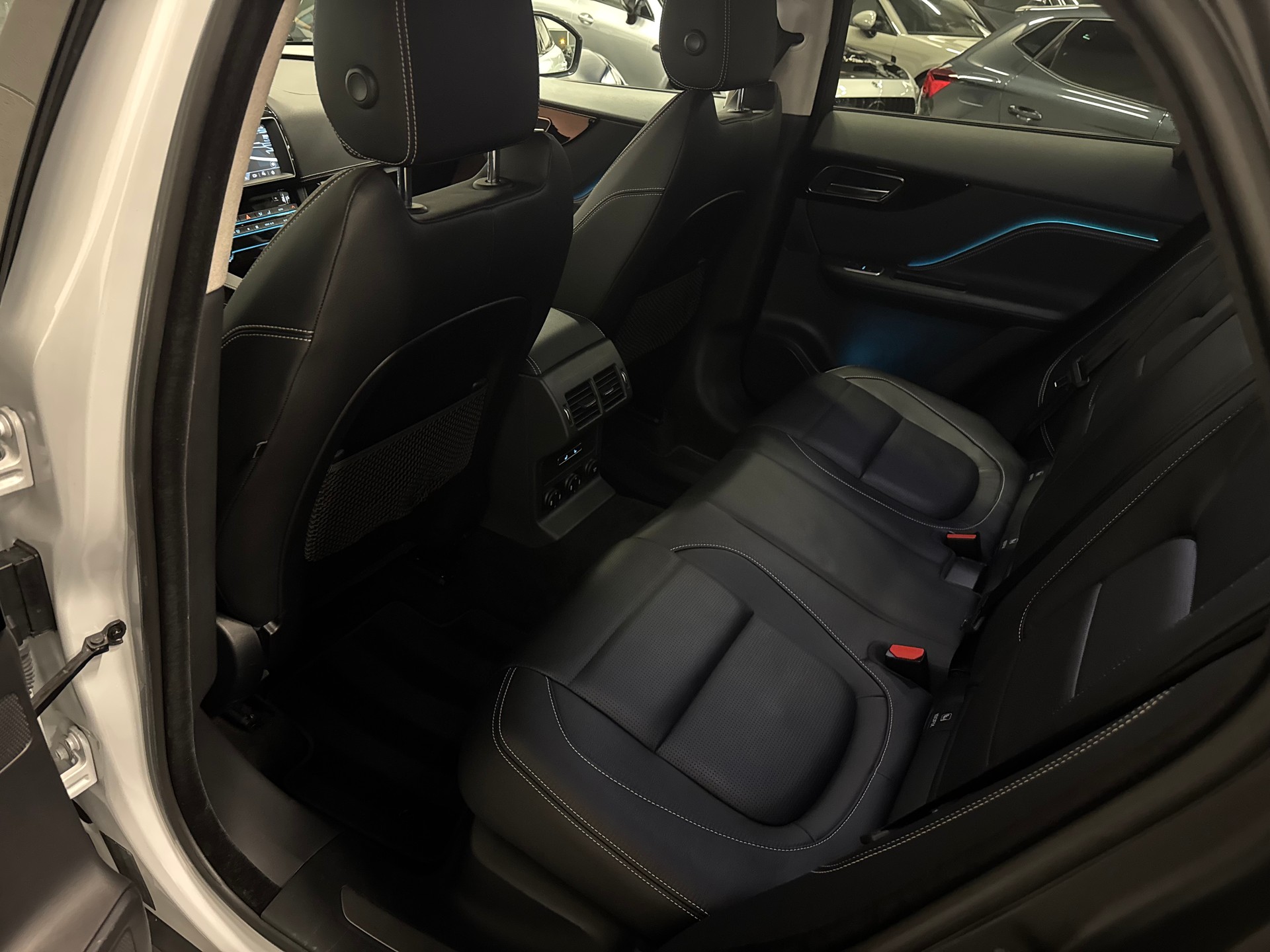 JAGUAR F-Pace 25t 2.0 R-Sport AWD Automatik-image-21