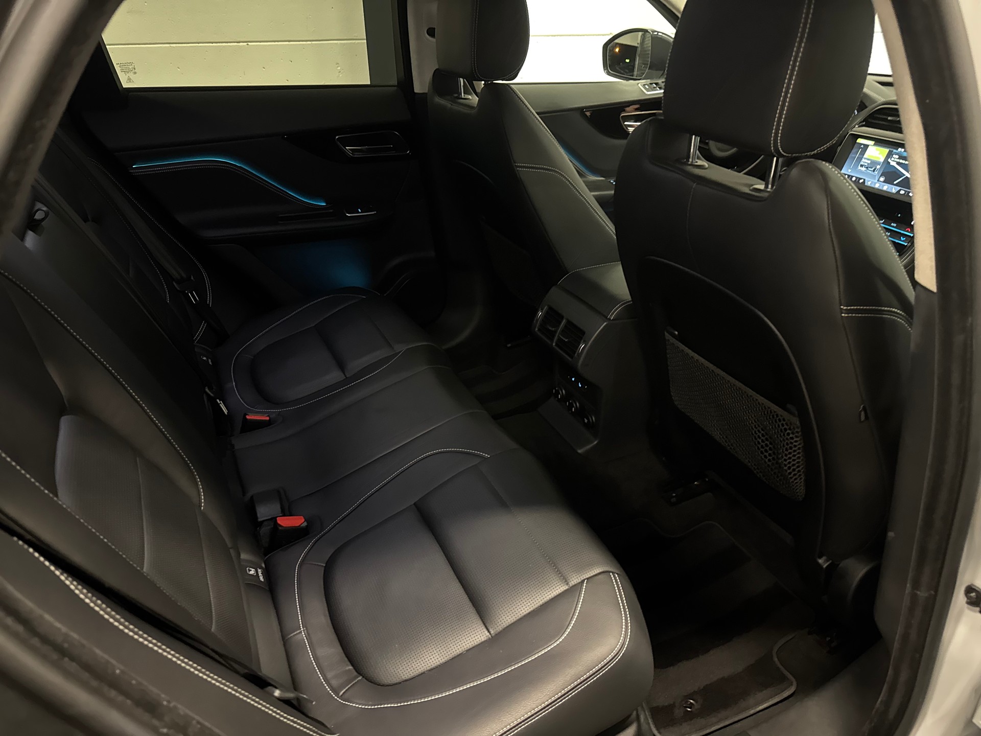 JAGUAR F-Pace 25t 2.0 R-Sport AWD Automatik-image-22