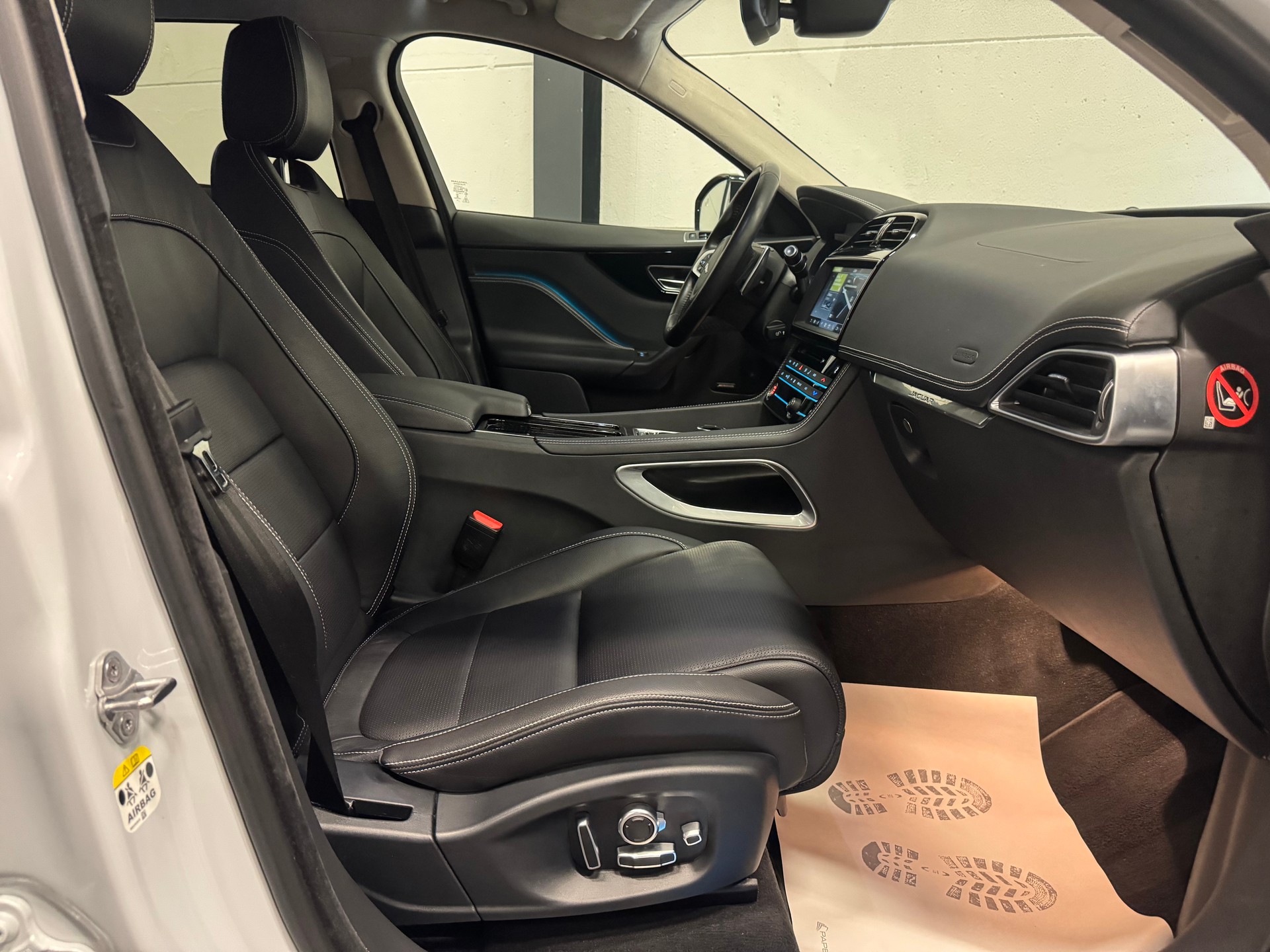 JAGUAR F-Pace 25t 2.0 R-Sport AWD Automatik-image-20