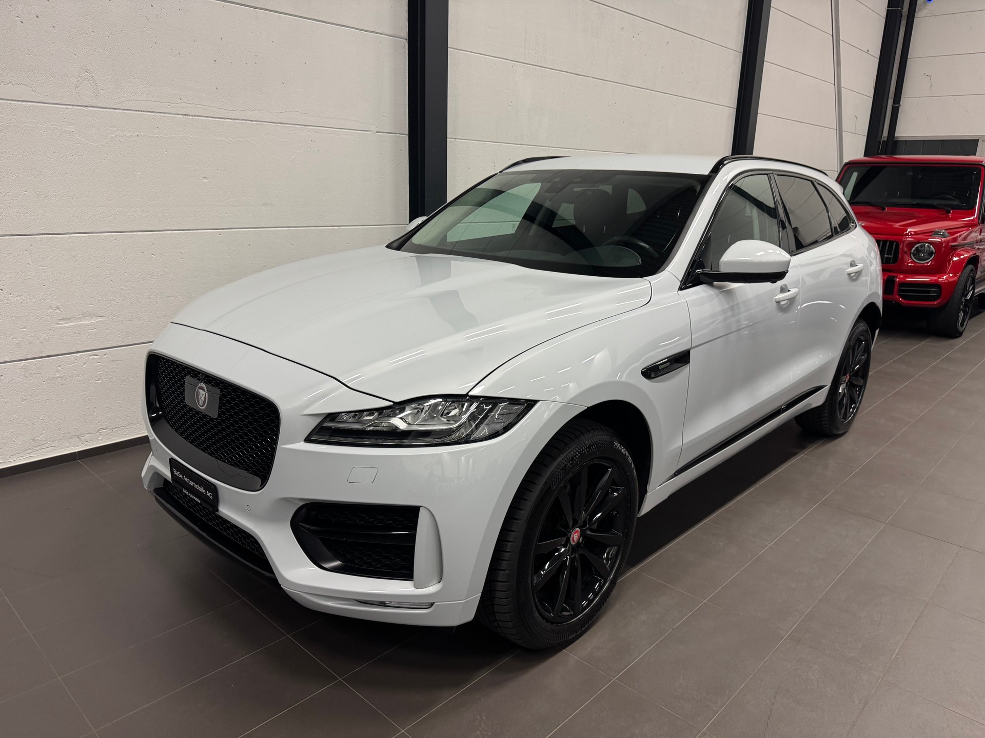 JAGUAR F-Pace 25t 2.0 R-Sport AWD Automatik-image-4
