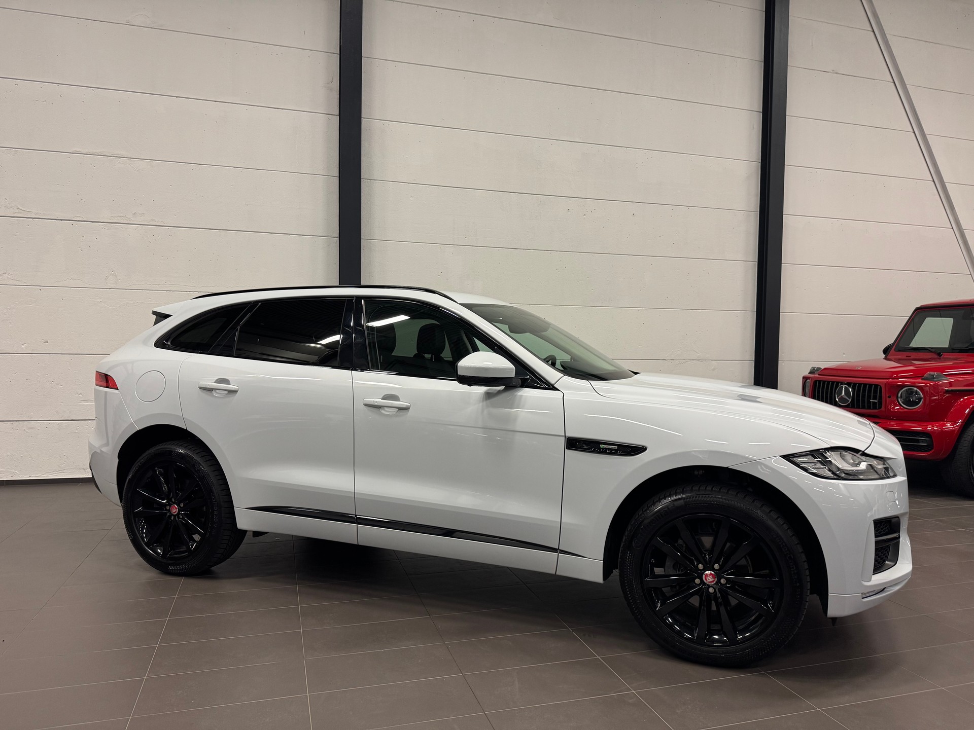 JAGUAR F-Pace 25t 2.0 R-Sport AWD Automatik-image-5