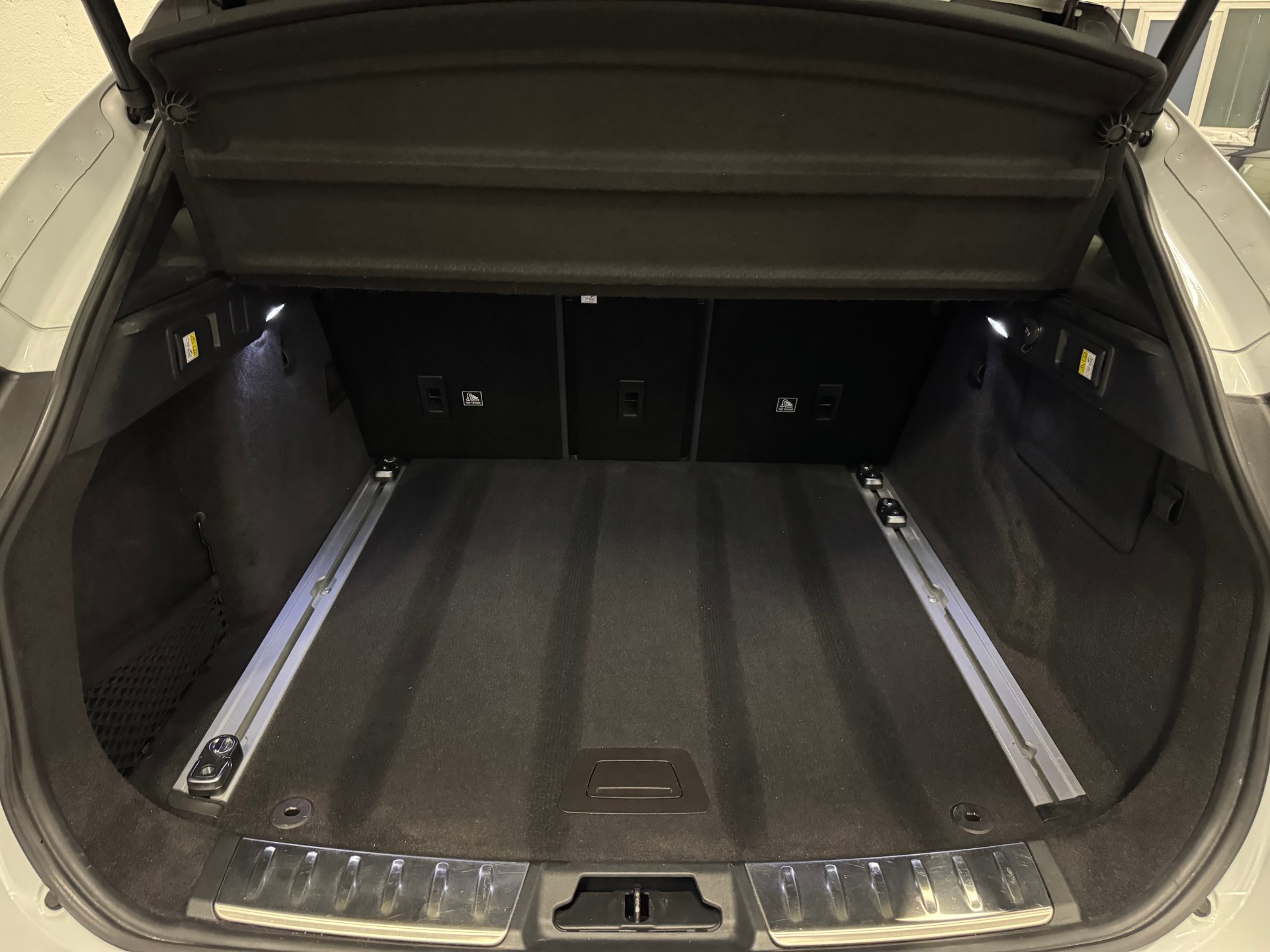 JAGUAR F-Pace 25t 2.0 R-Sport AWD Automatik-image-23