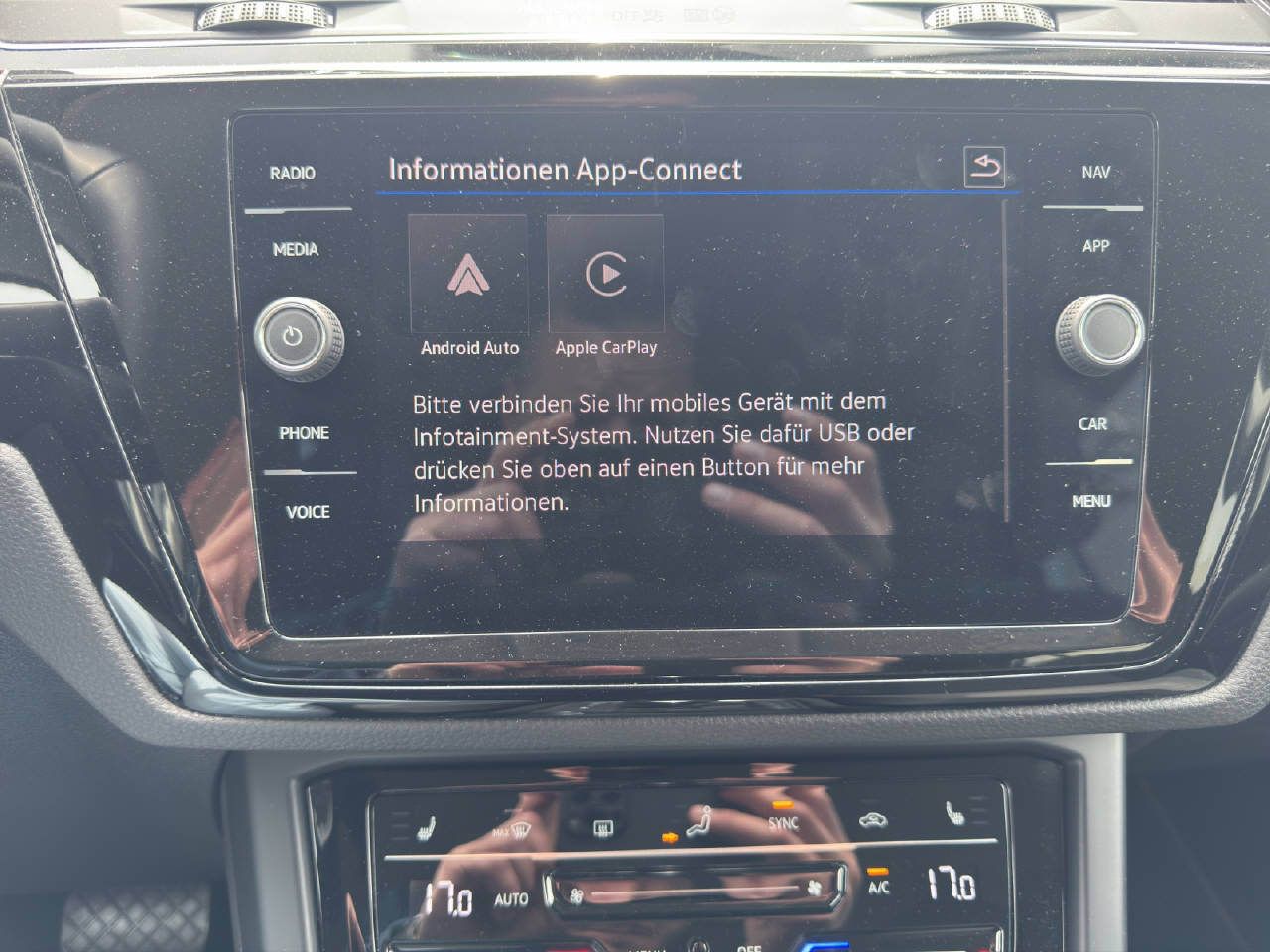 VW Touran 1.5 TSI Comfortline DSG 7 Sitzer-image-13