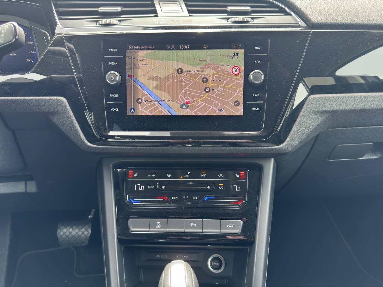 VW Touran 1.5 TSI Comfortline DSG 7 Sitzer-image-10