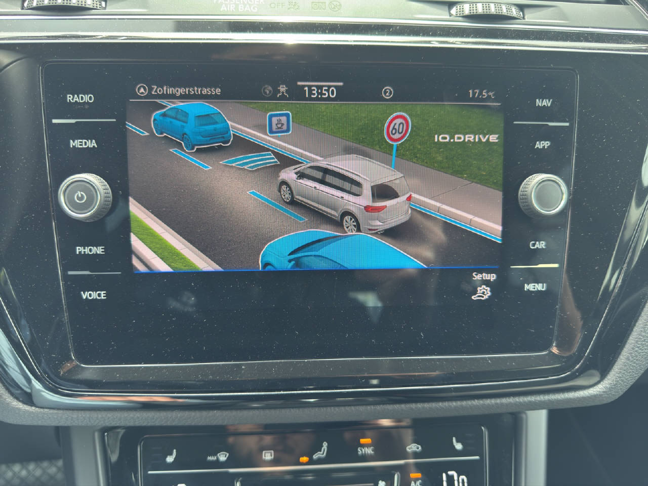 VW Touran 1.5 TSI Comfortline DSG 7 Sitzer-image-12