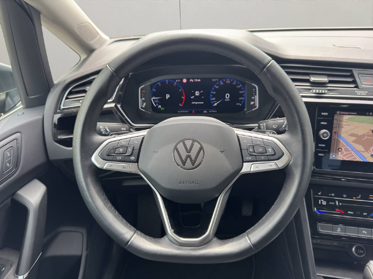 VW Touran 1.5 TSI Comfortline DSG 7 Sitzer-image-8