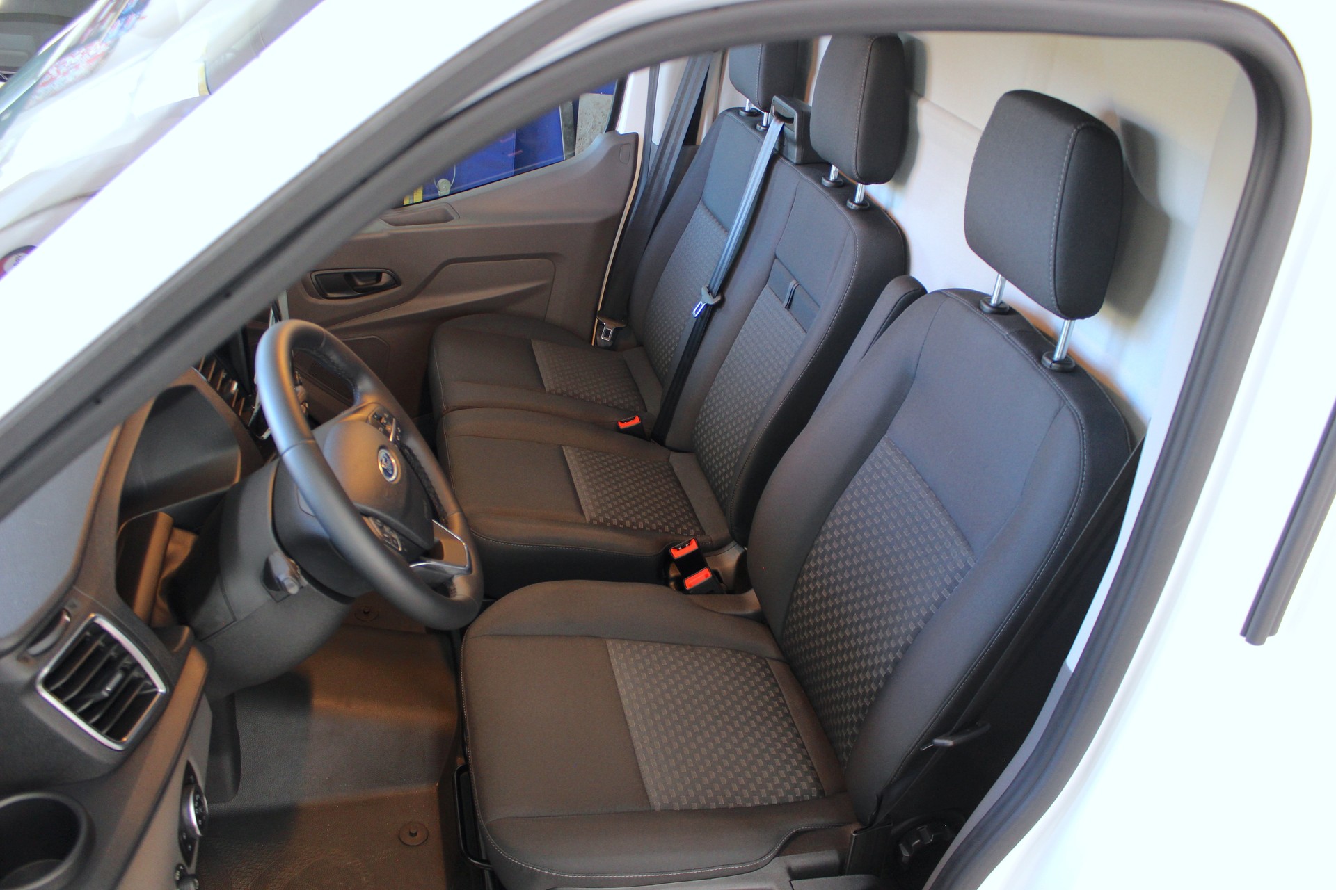 FORD E-Transit Van 350 L2 H2 Trend RWD 68kWh 💥 TOP Ausstattung 💥 Lieferung möglich-image-29