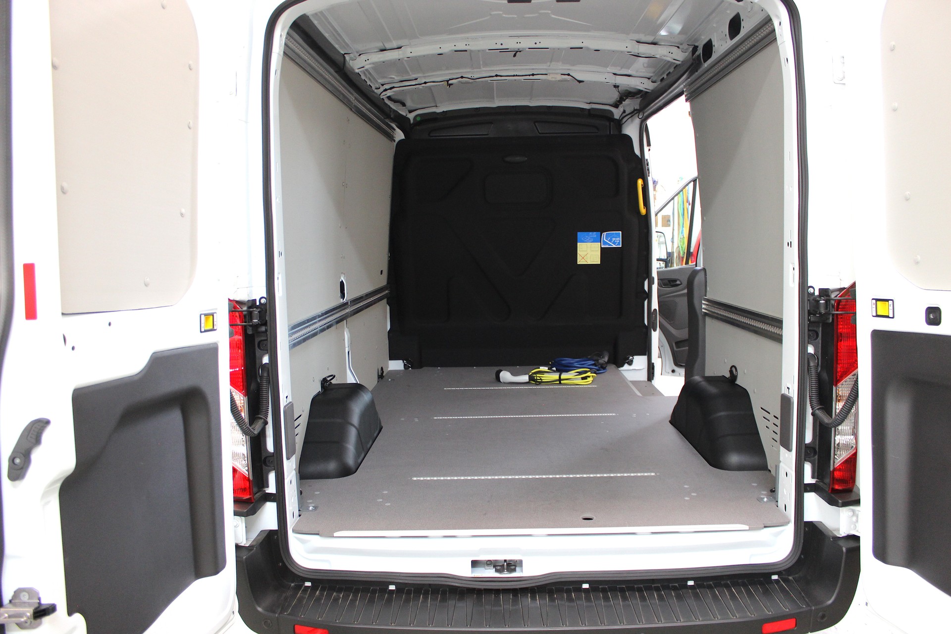 FORD E-Transit Van 350 L2 H2 Trend RWD 68kWh 💥 TOP Ausstattung 💥 Lieferung möglich-image-15